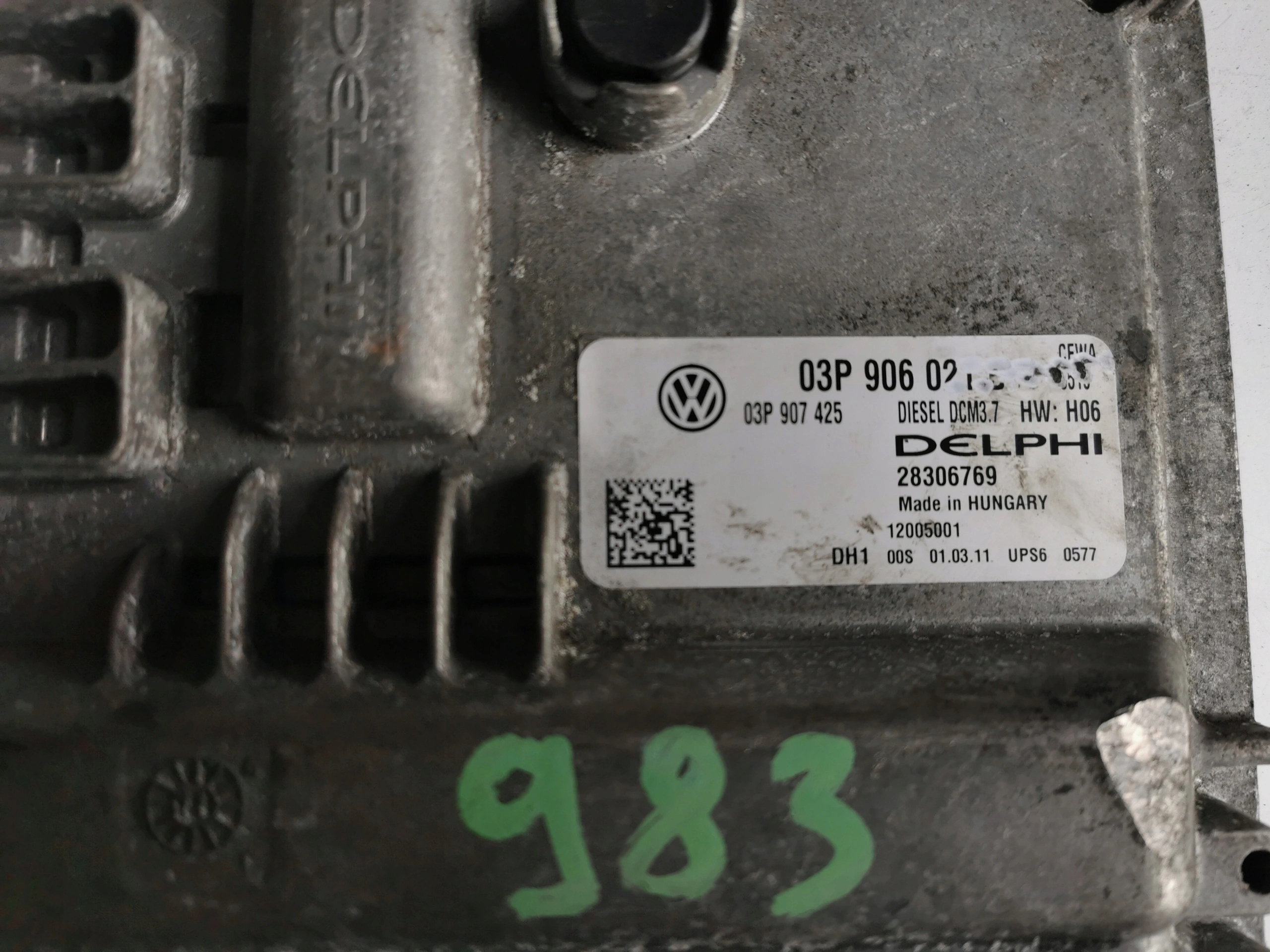 VW POLO 1.2TDI 28306769 03P906021B computer ECU
