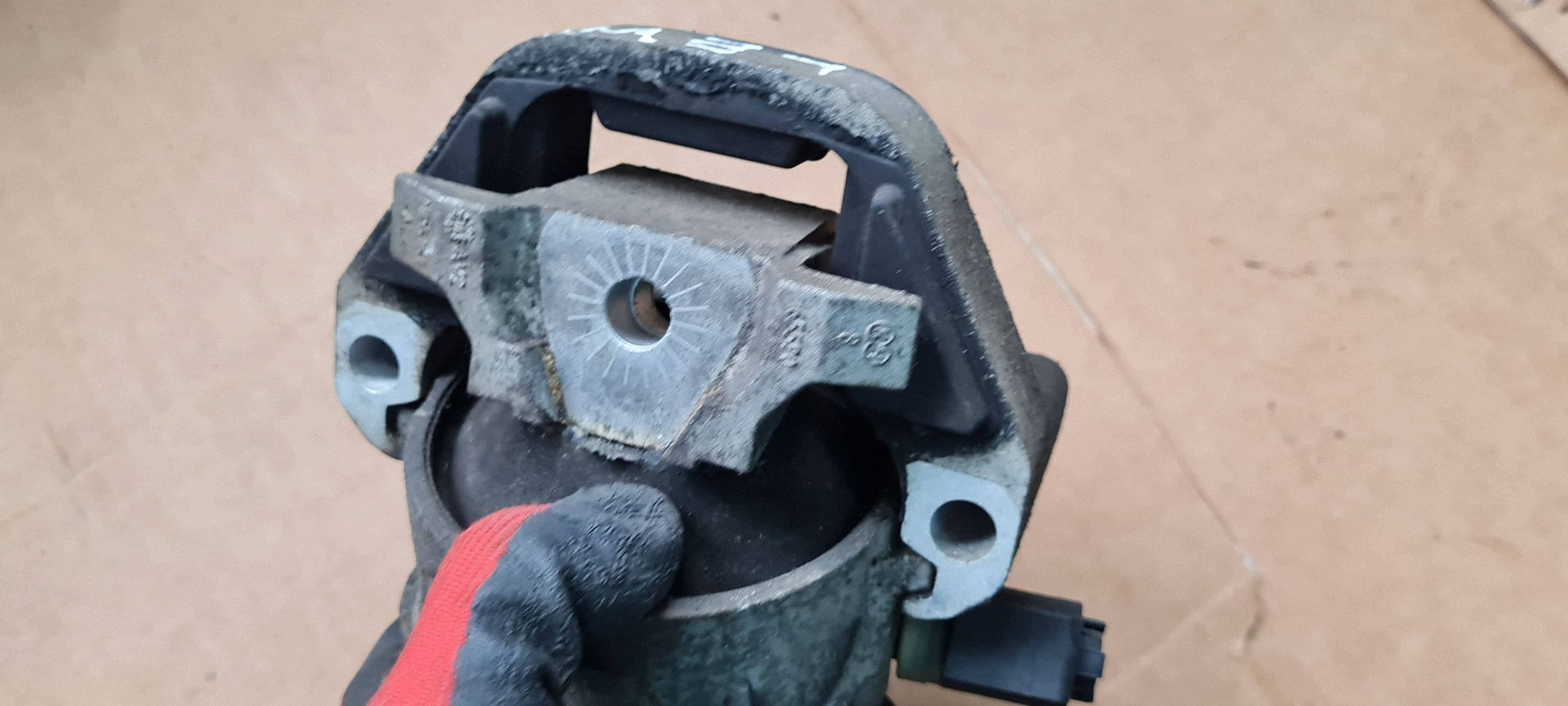 A6 C7 4G engine mount left 3.0 TDI CDU 4G0199381LG A7 4G