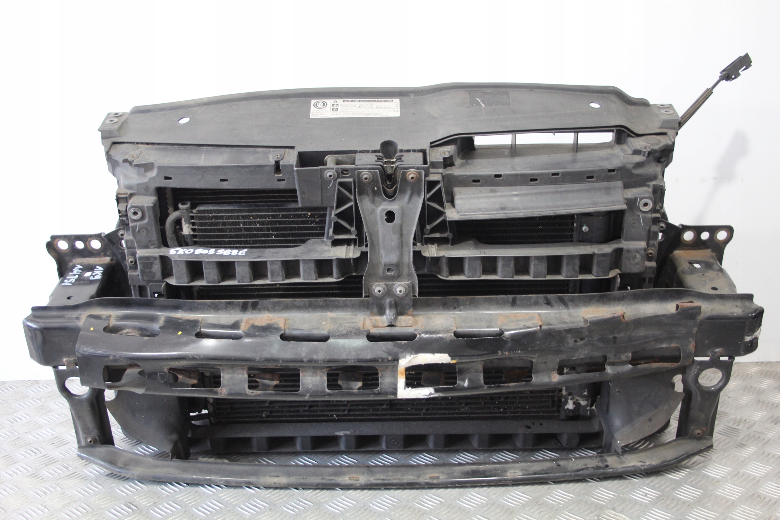 PAS PRZEDNI CHŁODNICE VW GOLF VI 6 1K9 KOMBI