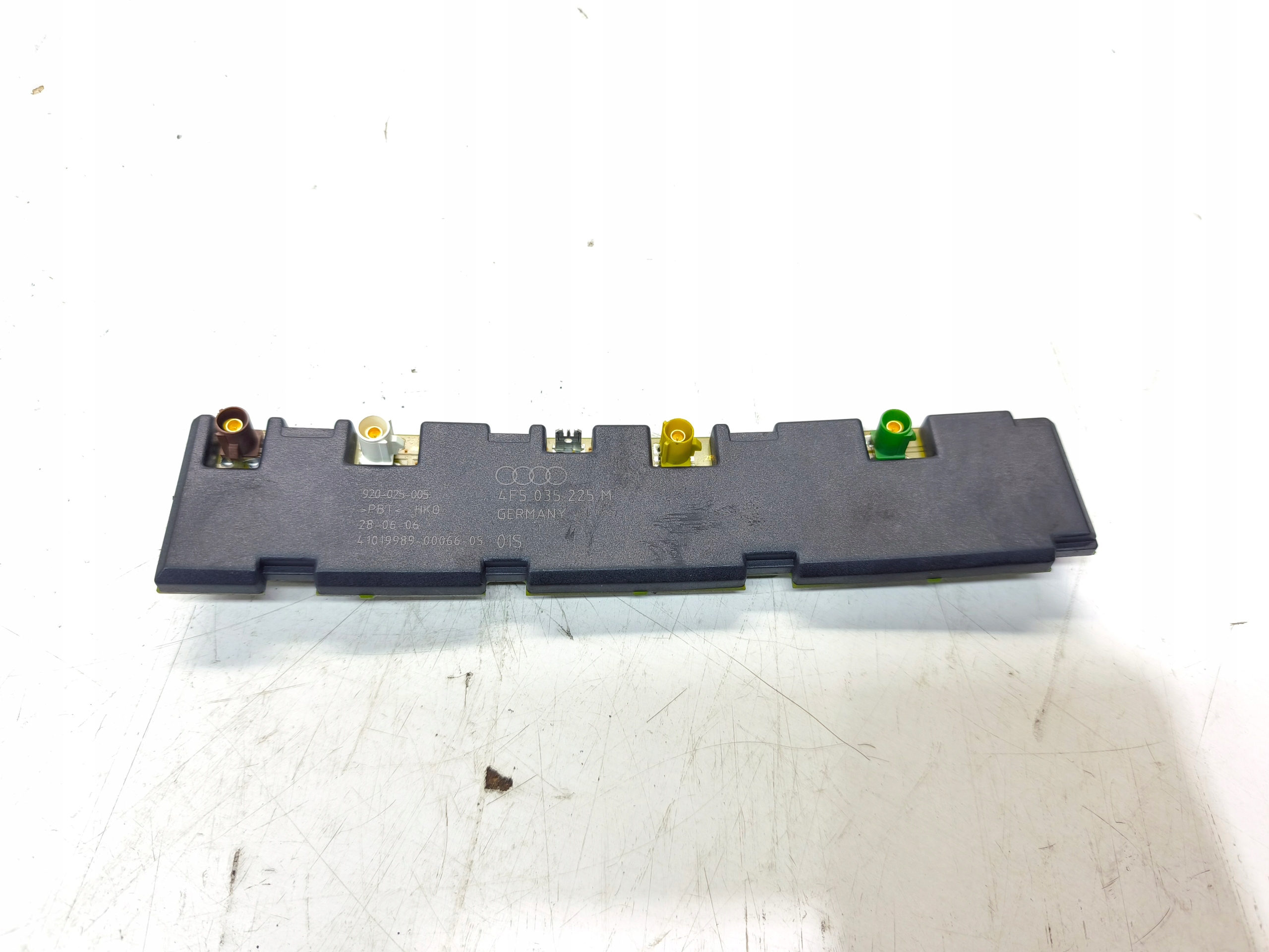 antenna amplifier AUDI A6 C6 sedan 4F5035225M