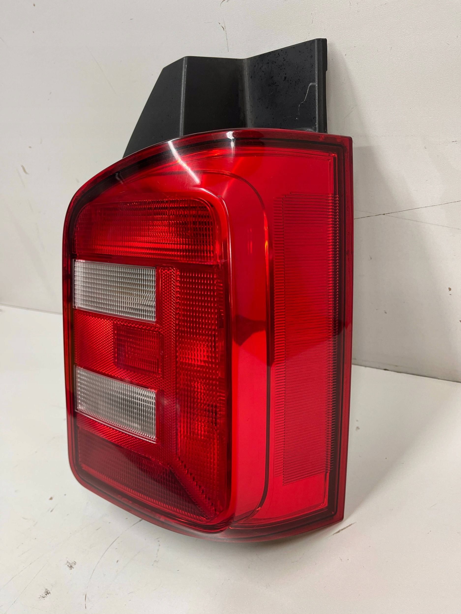 light rear rear part right VOLKSWAGEN TRANSPORTER T6 7E0945096Q