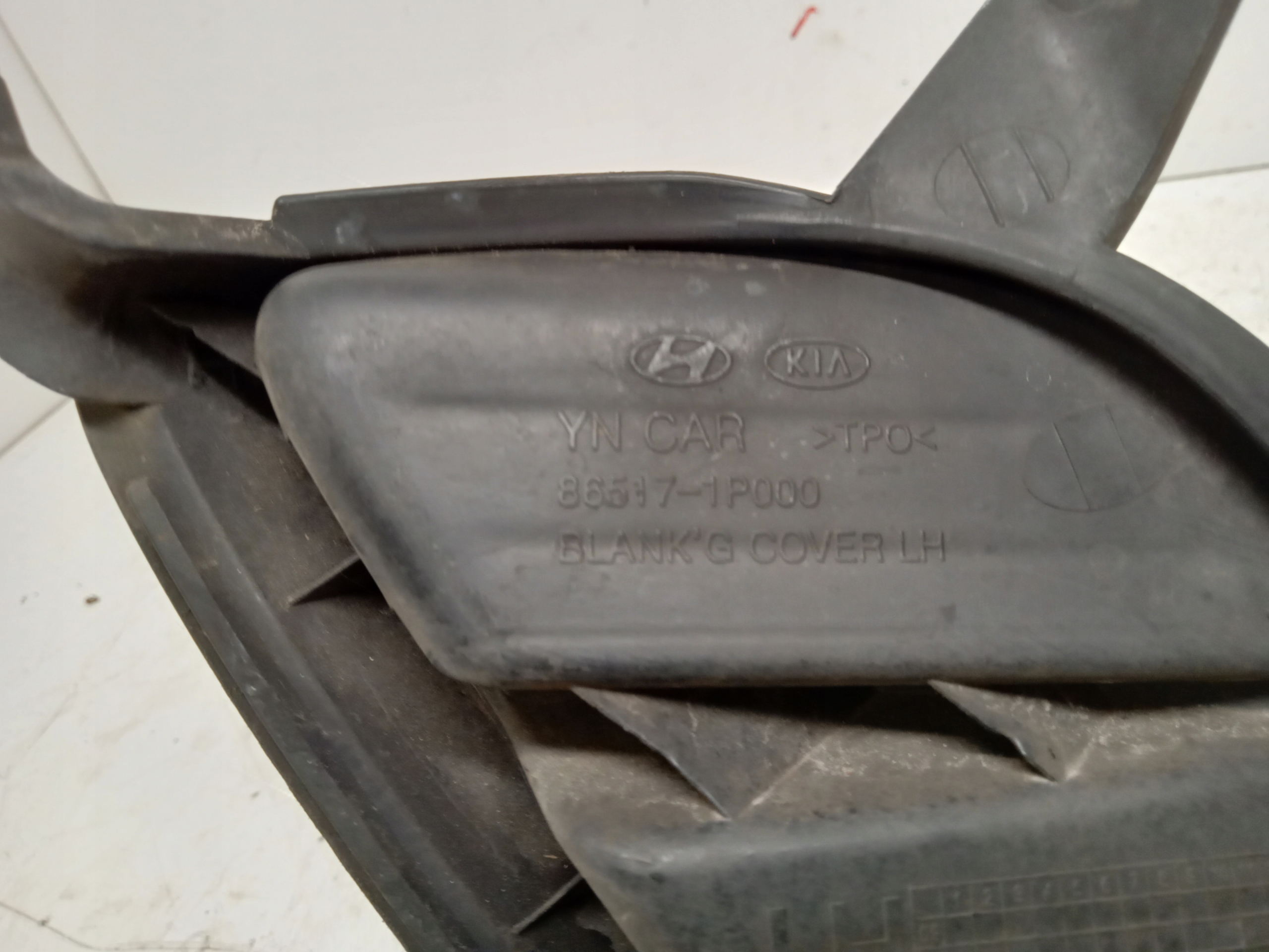 KIA VENGA grid spoiler of a bumper left right 2009