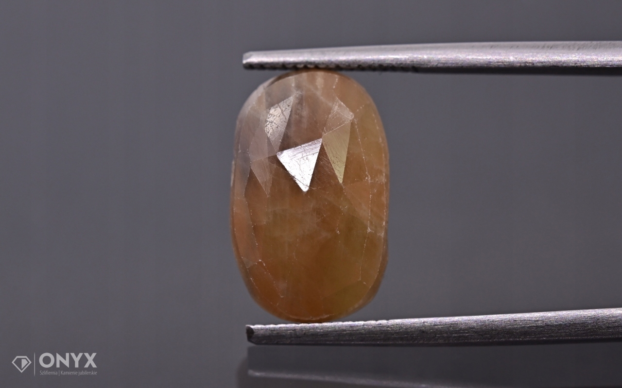 Safír fasetovaná nepravidelná rozeta 14x9 mm