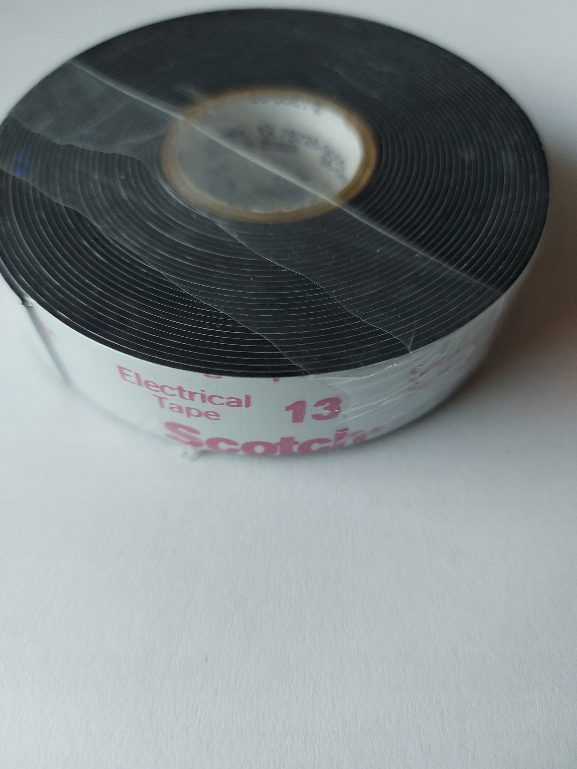 PÓŁPRZEWODZĄCA TAŚMA SCOTCH13 19MM 4.5M CZARNA