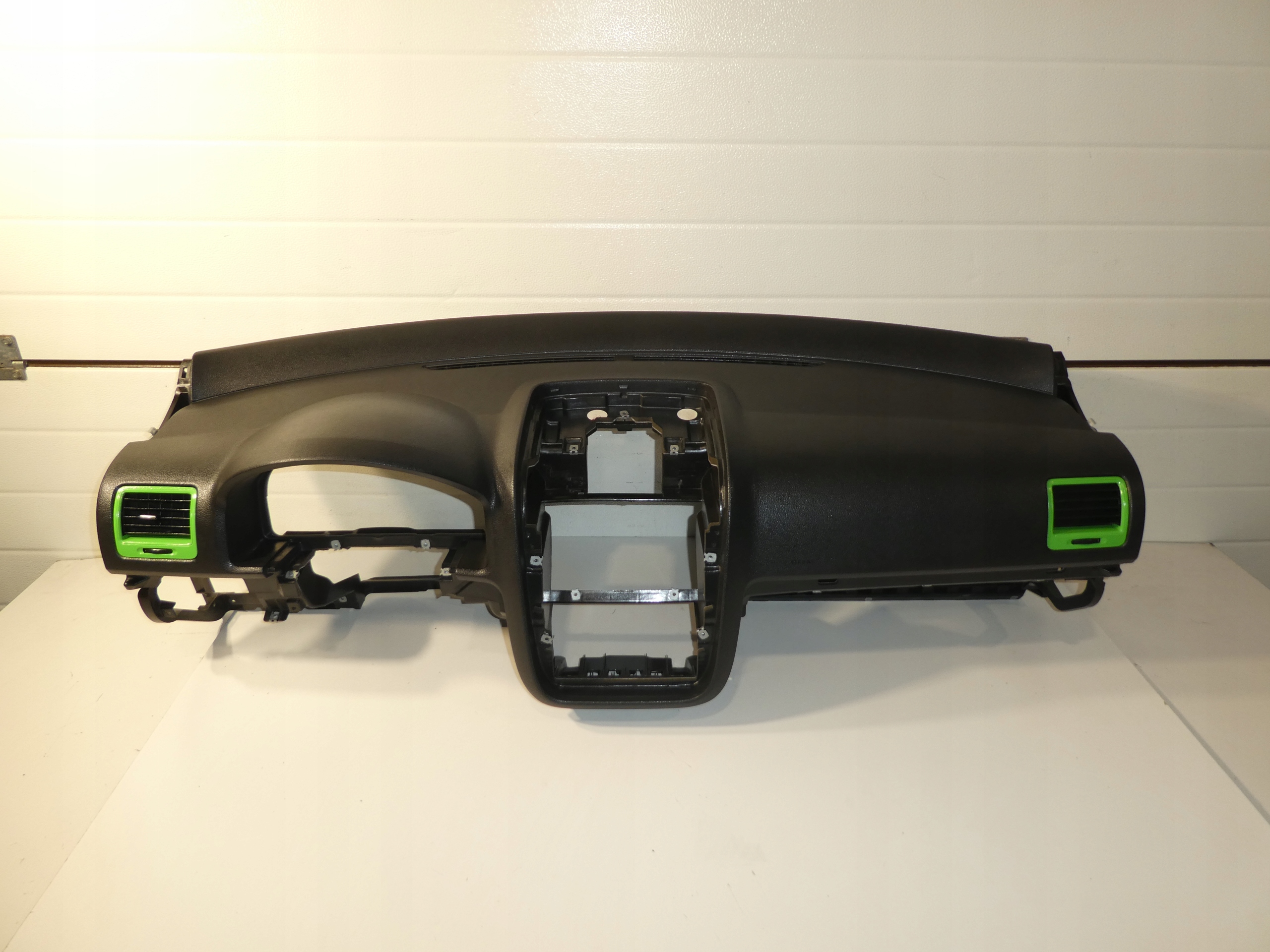 dashboard instrument panel console cockpit VW GOLF V