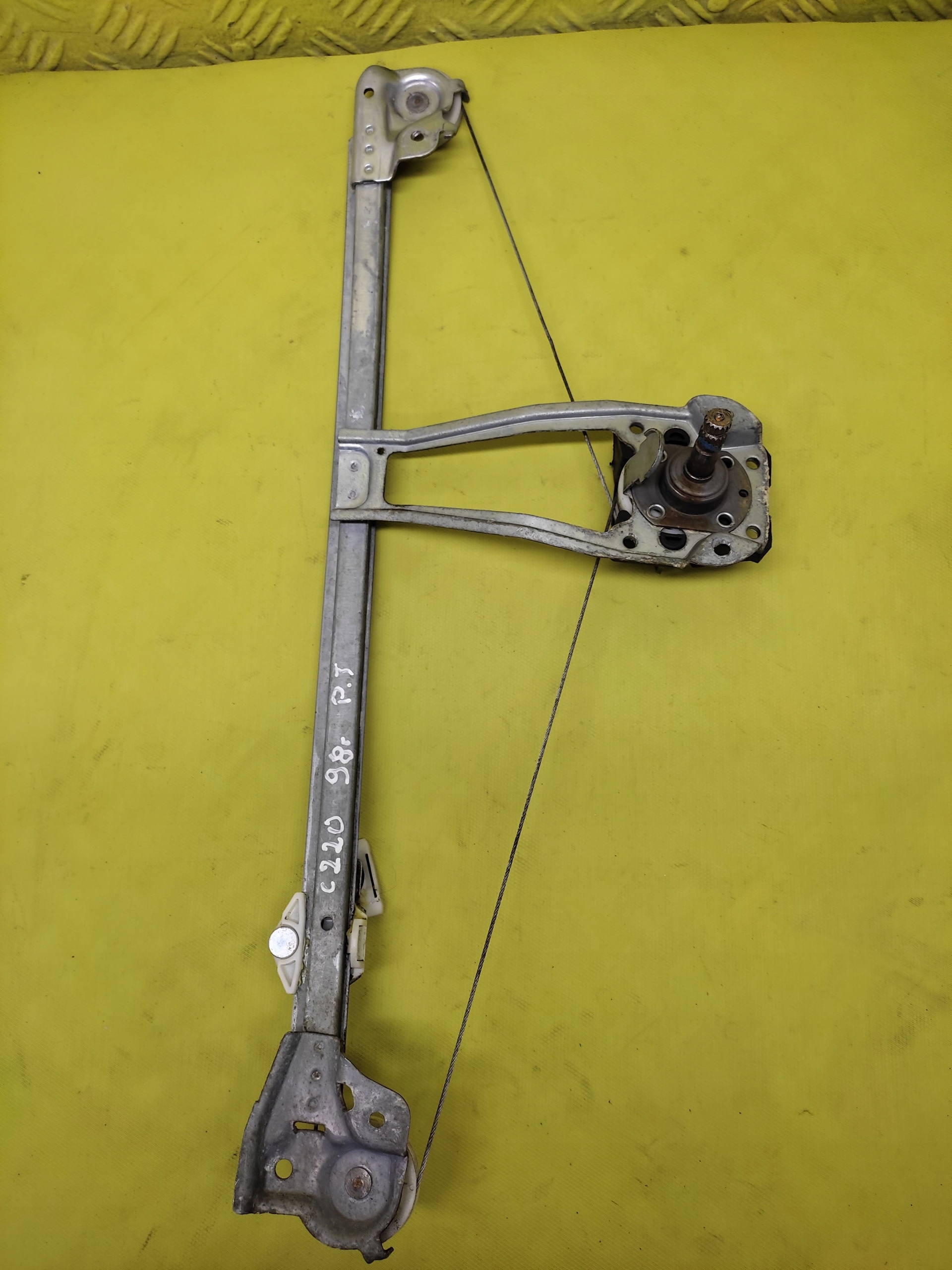 MERCEDES C220 window regulator right rear part