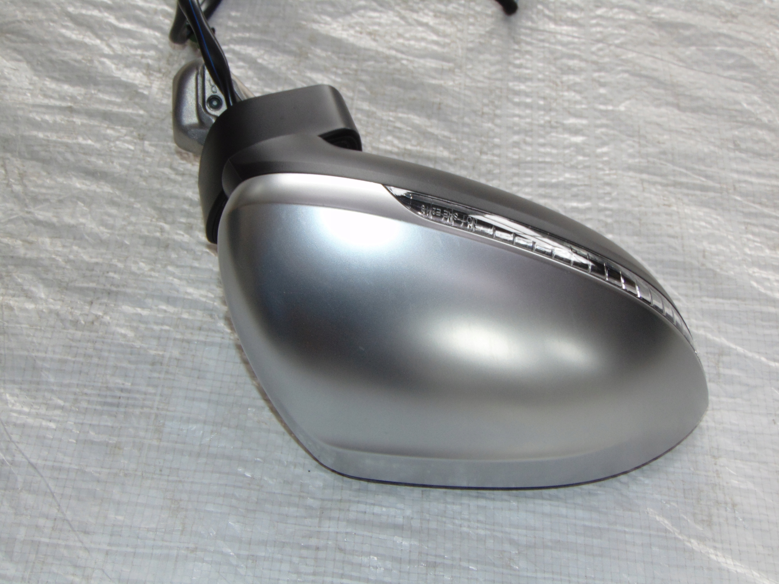 PASSAT B8 LUSTERKO PRAWE 13PIN CHROM R-LINE Numer katalogowy części PHS26474