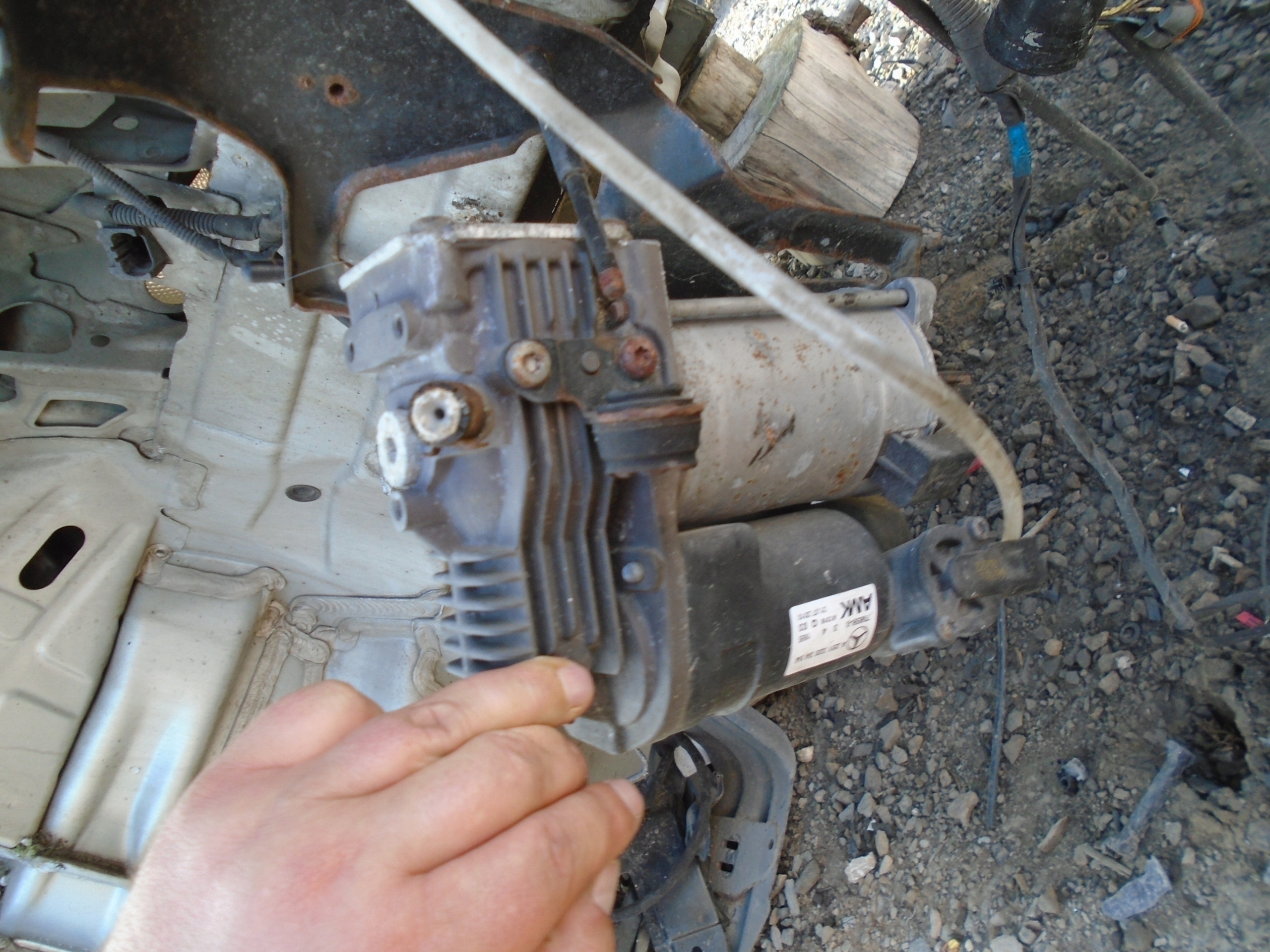 MERCEDES W251 РЕСТАЙЛИНГ компрессор 2513202404