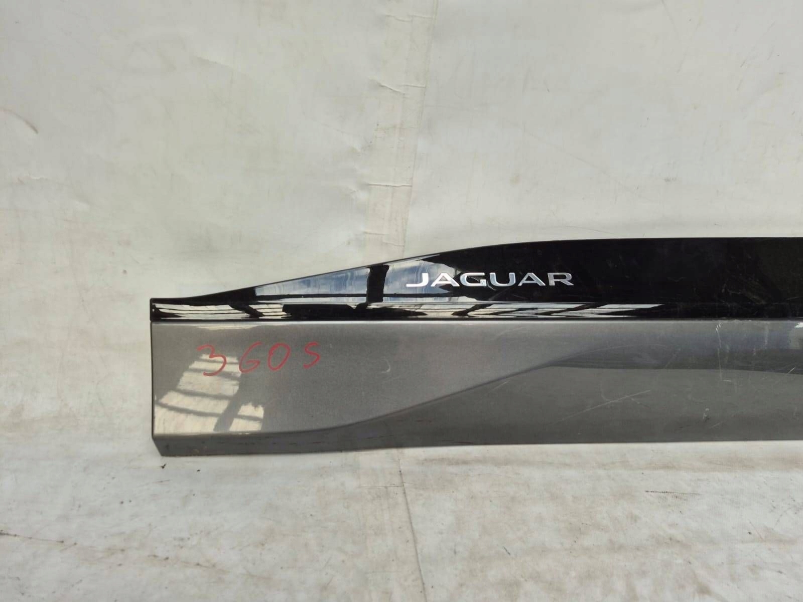 JAGUAR and-PACE 19- moulding door left front front J9D3-21065-A