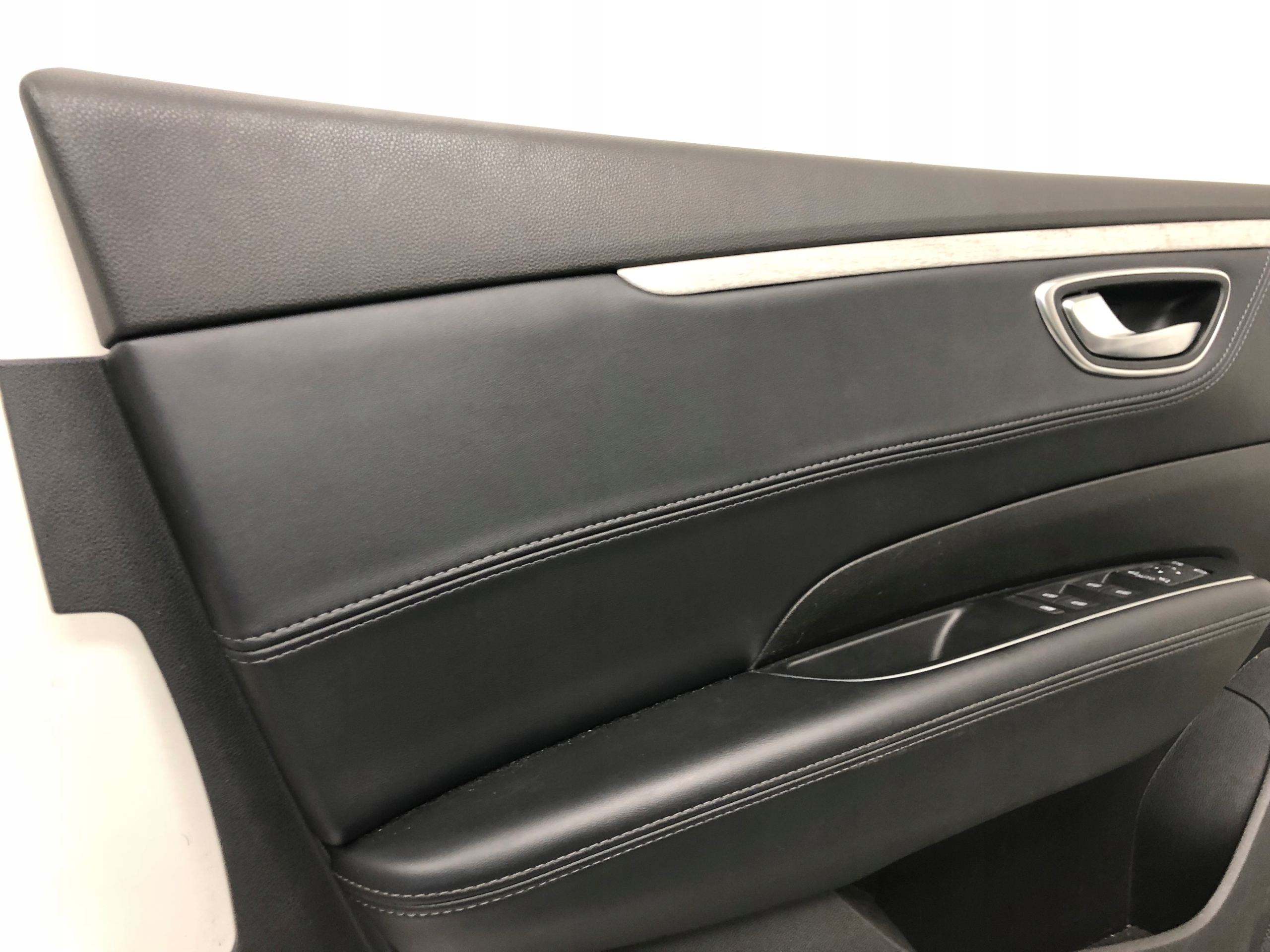RENAULT TALISMAN INITIALE bok tapacír levý předek BOSE 0216