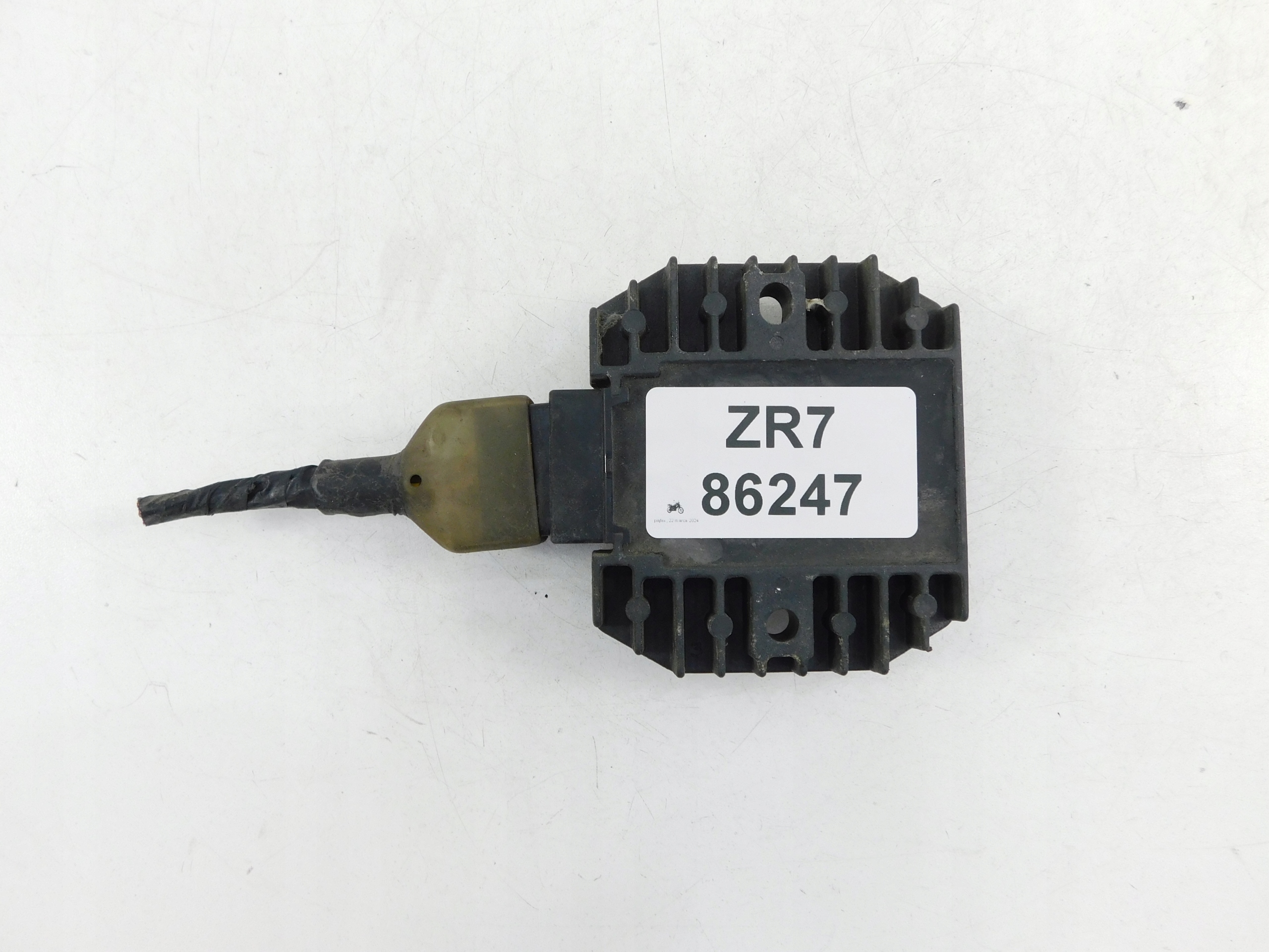 KAWASAKI ZR7 REGULATOR NAPIĘCIA