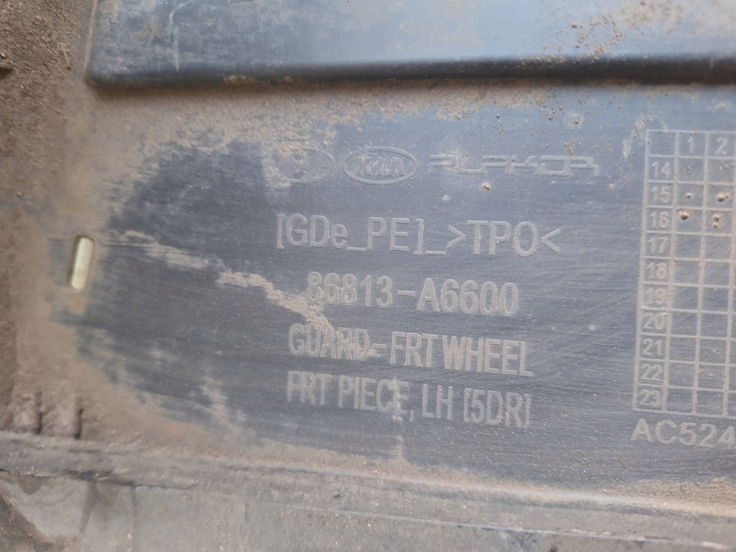 HYUNDAI I30 II LIFT 15-17 mudguard front left