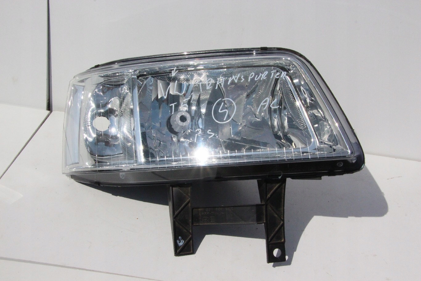 фара правая vw T5 7H1941016N