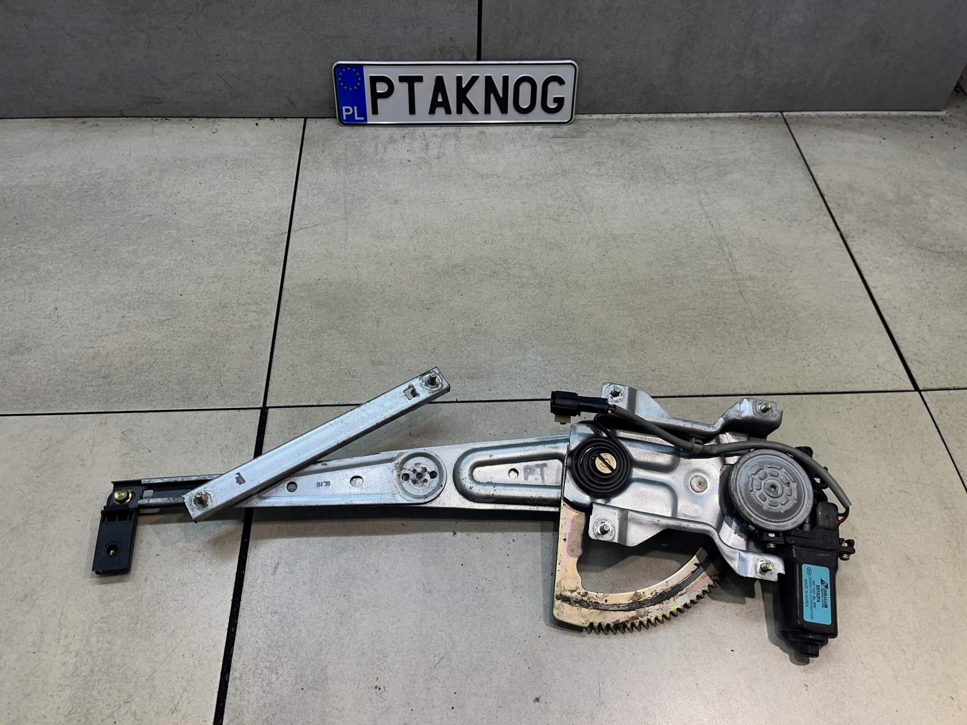 window regulator right rear part KIA SORENTO and 2.5 CRDI XH102PA