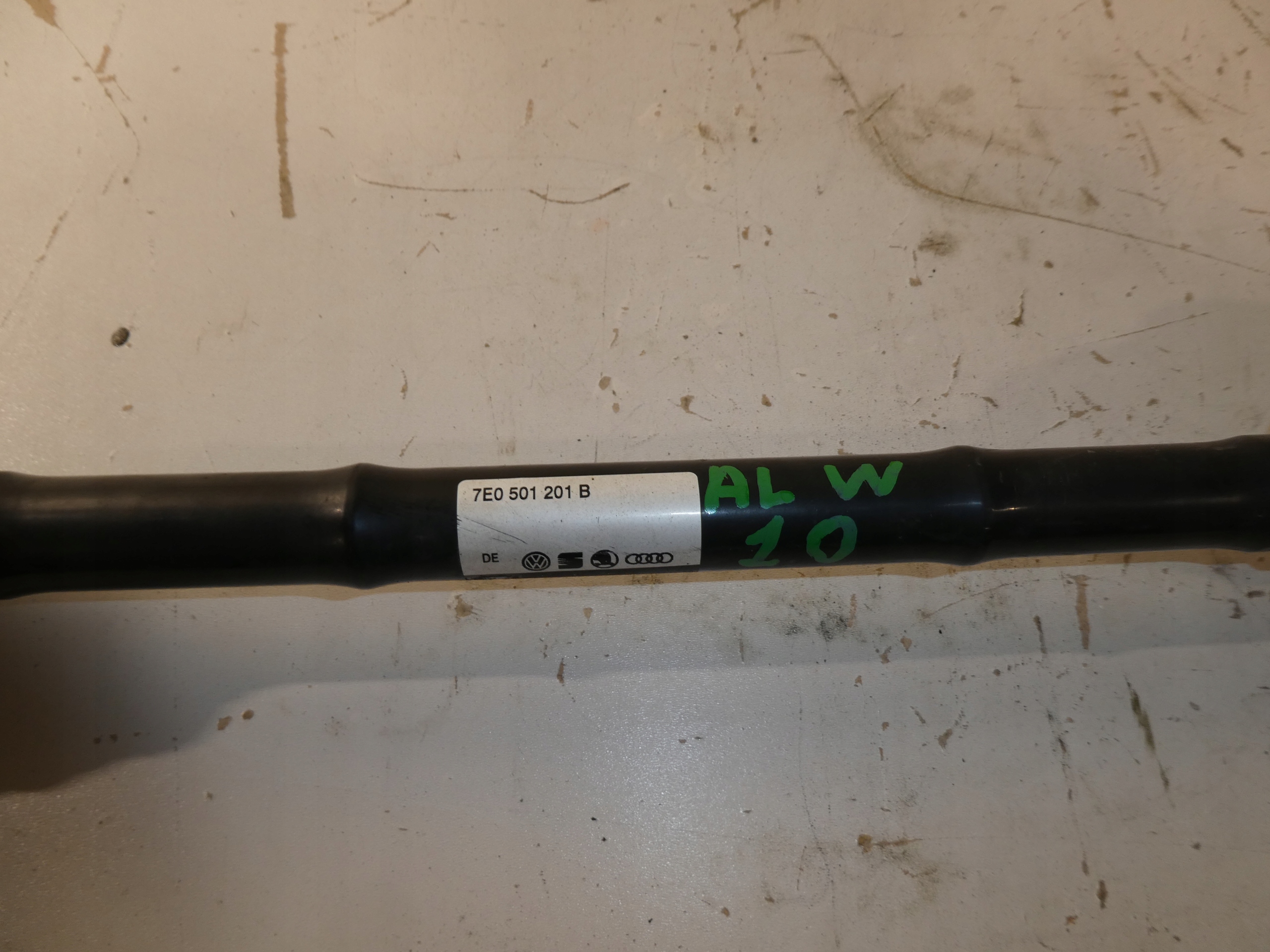 VW T5 LIFT 2.0 TDI semi-axis left left rear part 7E0501201B