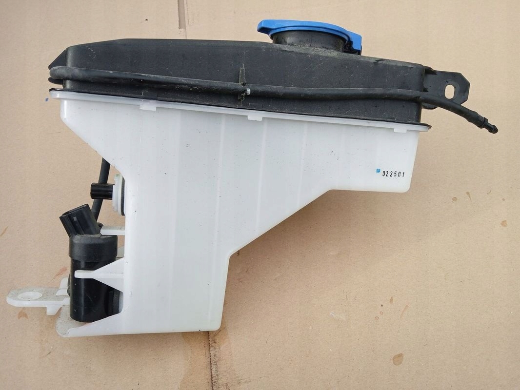 бачок омывателя kia EV6 22r