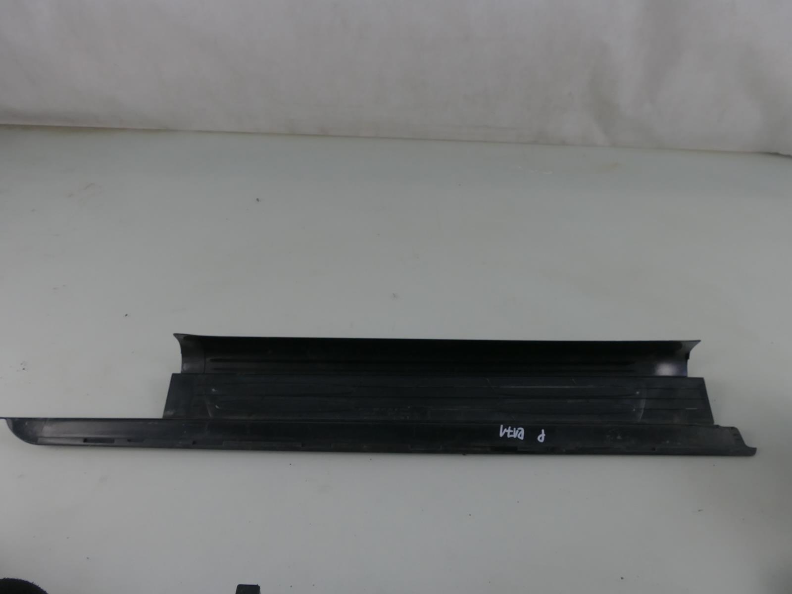 MERCEDES SLK R171 moulding threshold cap of the threshold right