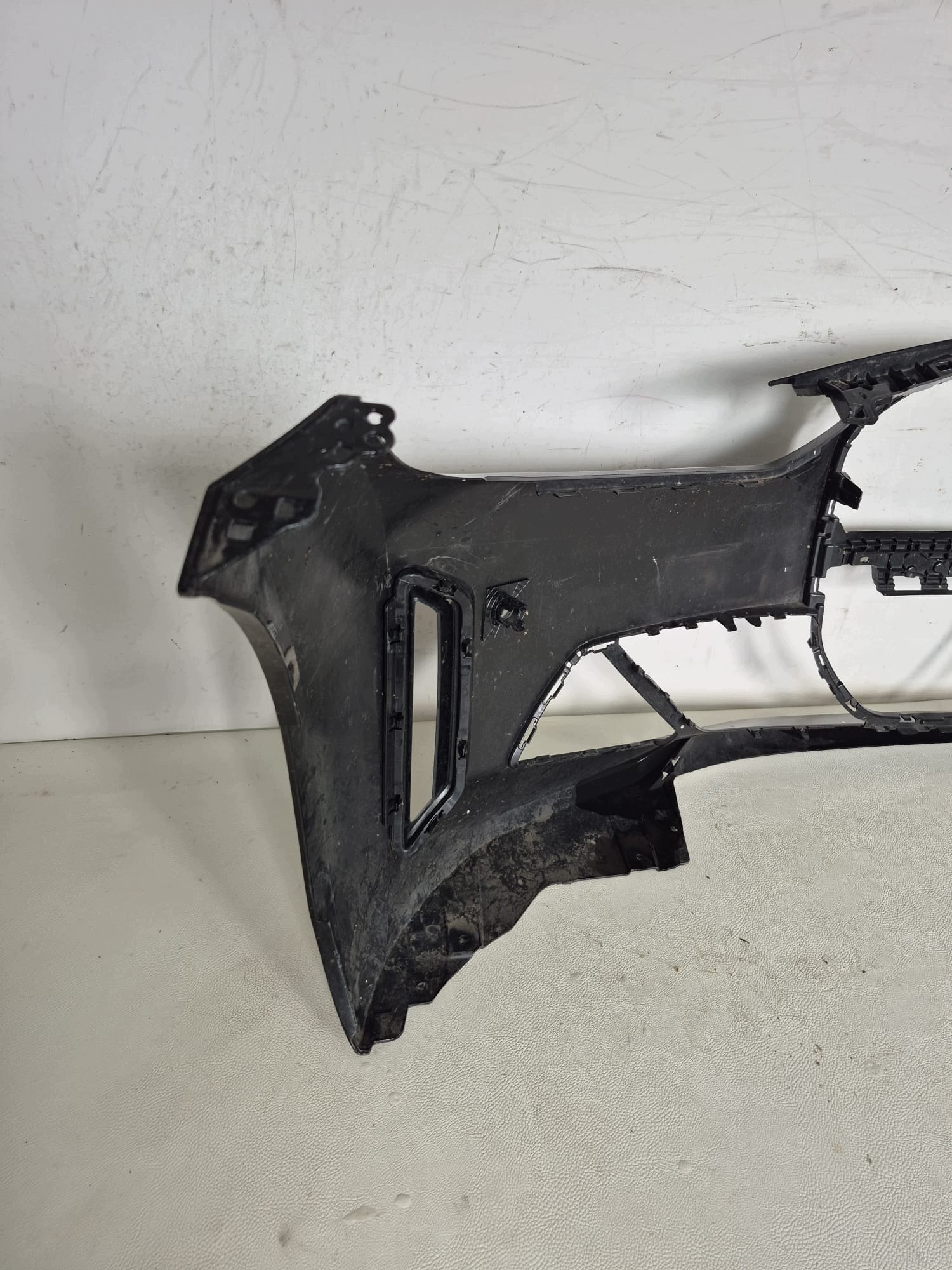 BMW I4 G26 ZWYKLY BASIC 21- bumper front front PDC 8738585