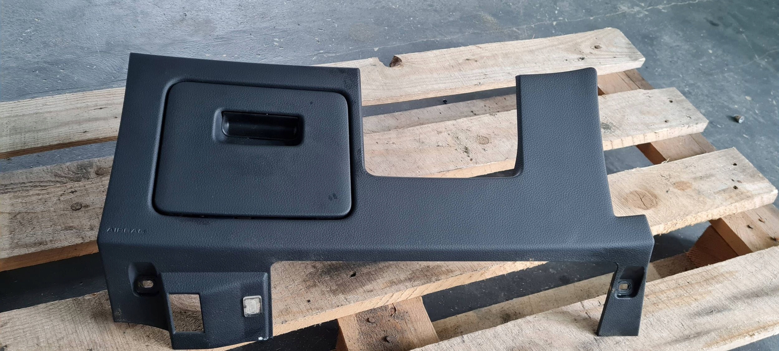 Q3 83A cover below steering wheel, passenger compartment 83B863075 EU