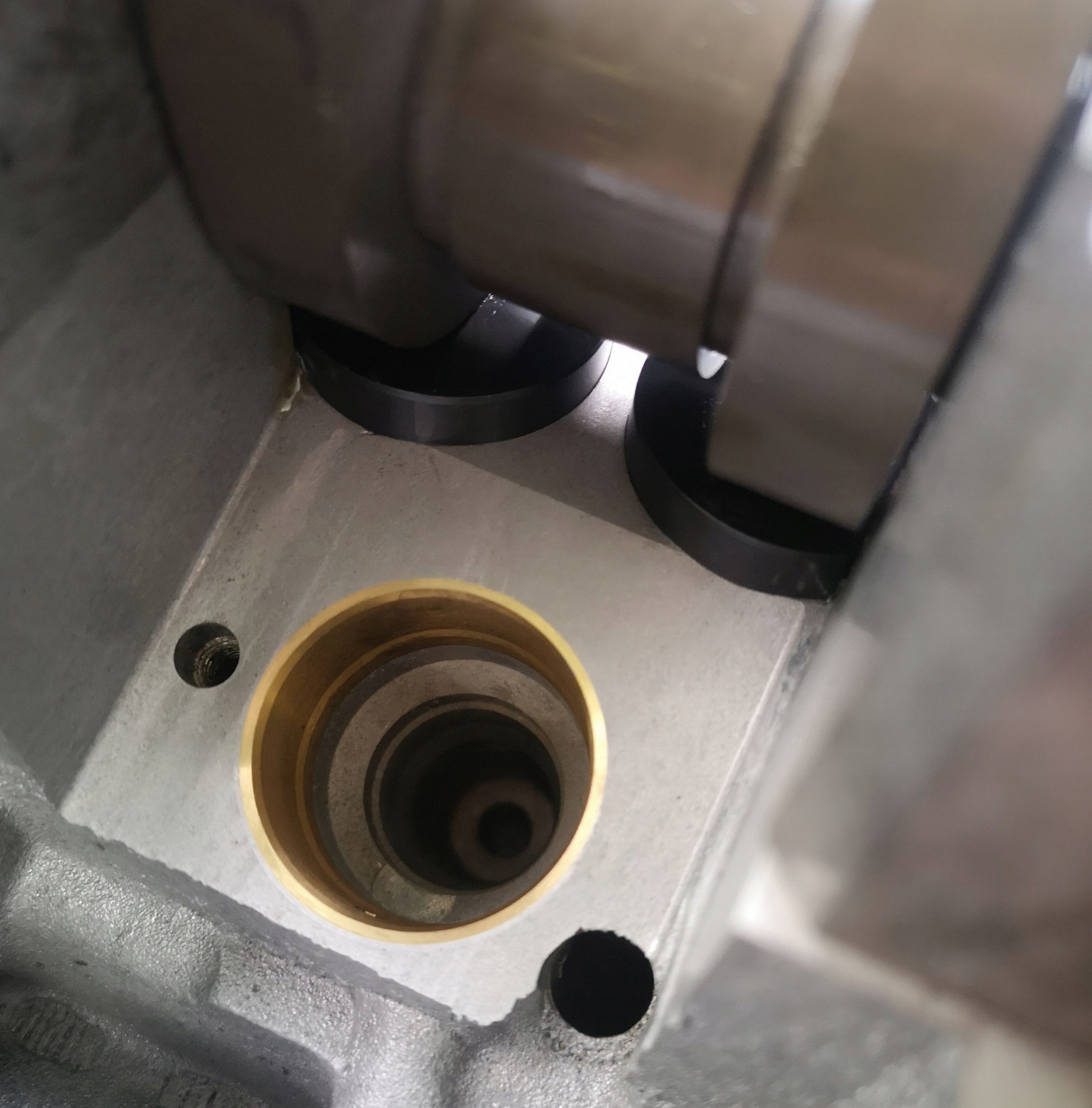 Głowica AUDI 1.4 1.9 2.0 2.5 TDI tuleje pompowtrys