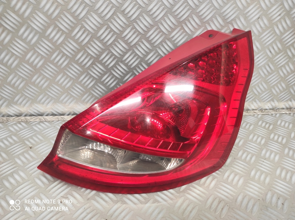 фонарь правый FORD Fiesta MK7 перед рестайлинг 8A6113404A