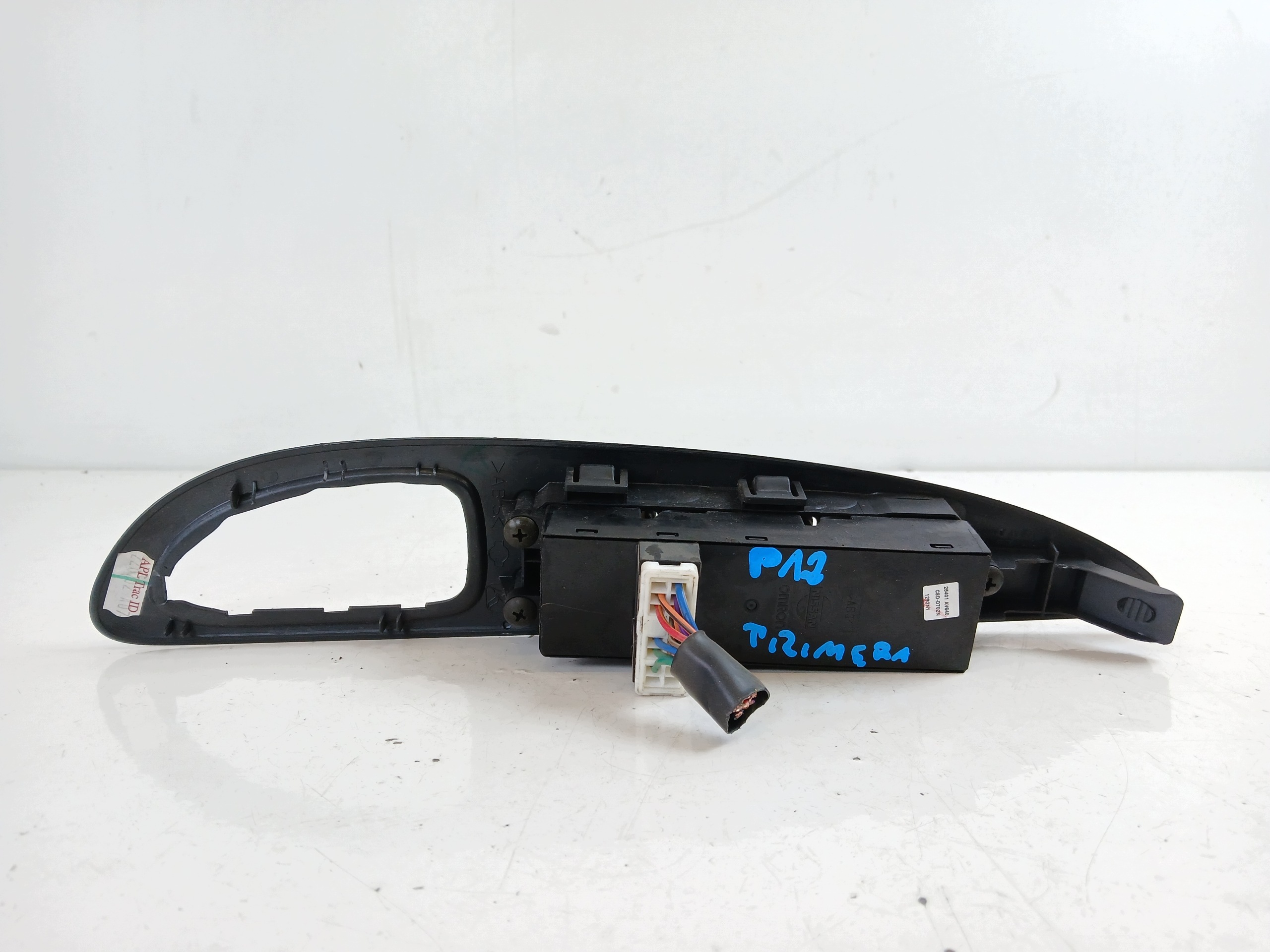 NISSAN PRIMERA P12 PANEL okna levý předek 25401AV640