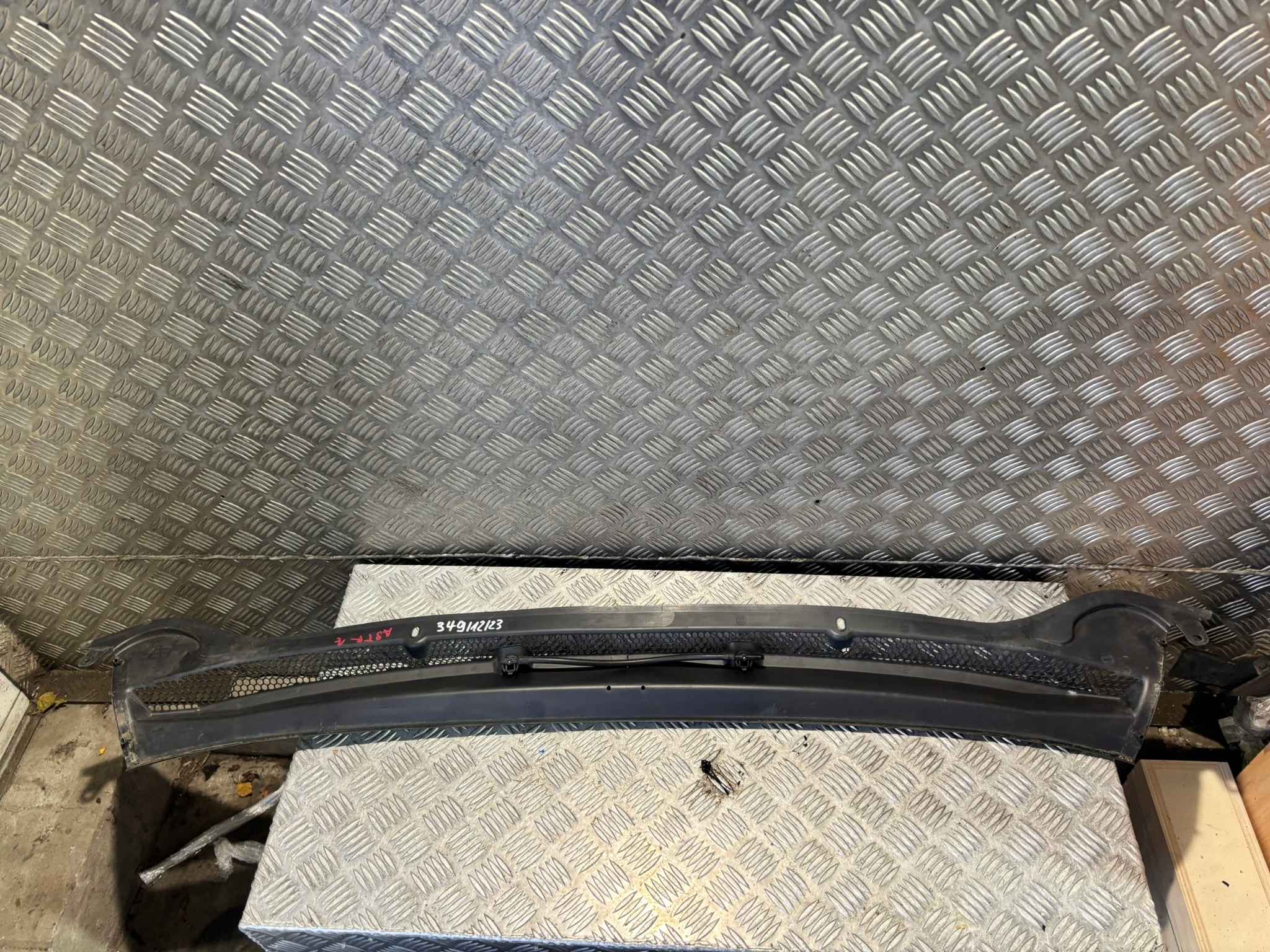 opel Astra J накладка перед 13267105