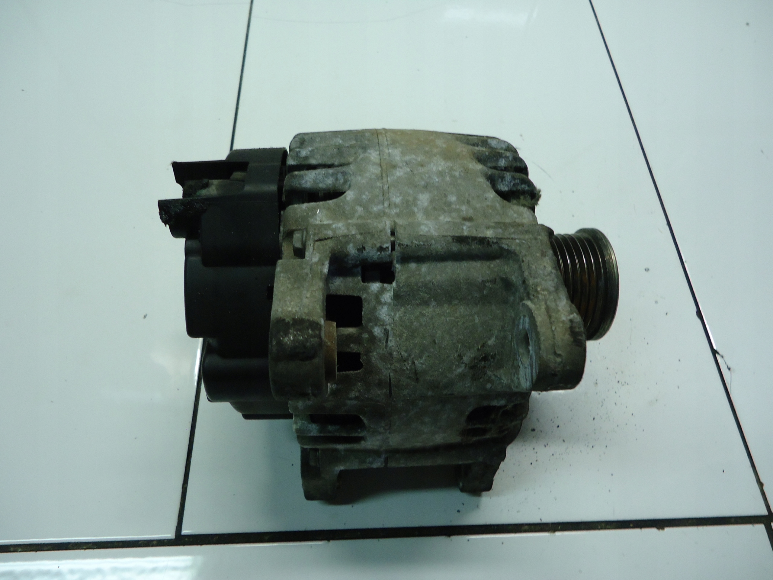 RENAULT TRAFIC MEGANE IV 1.6DCI R9M ALTERNATOR 231007033RC