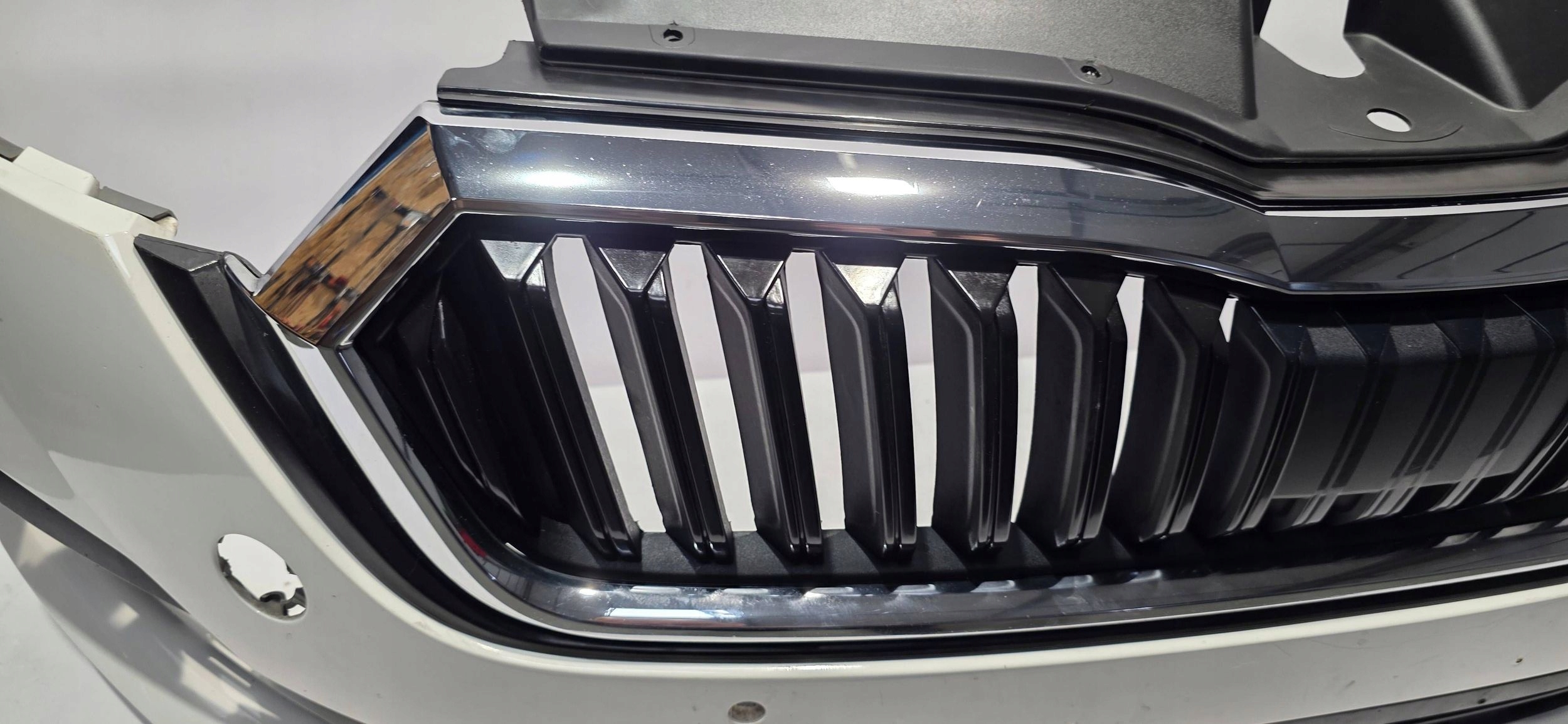 Frontstoßstange Grill SKODA OCTAVIA IV 20- 4XPDC Original 5E3807221