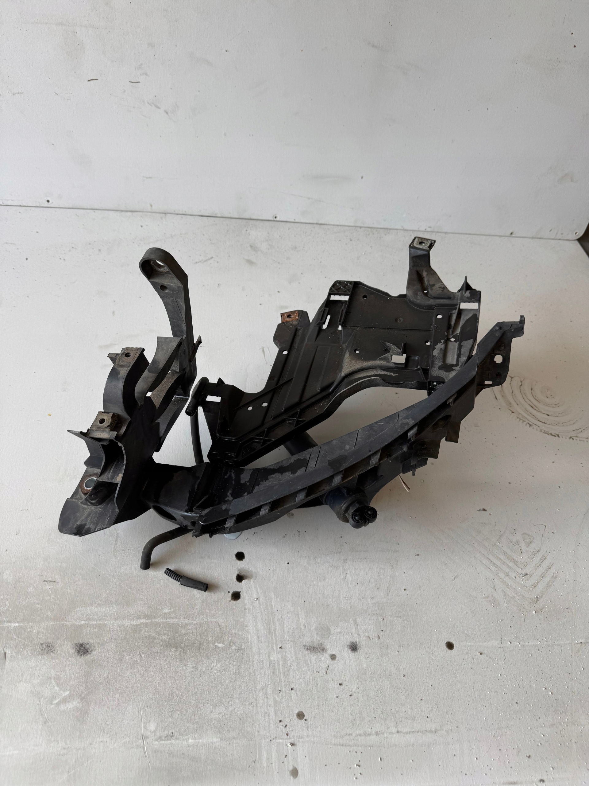 Support REFLEKTORA Gauche AUDI A4 B8 8K0805607A Complet BDB