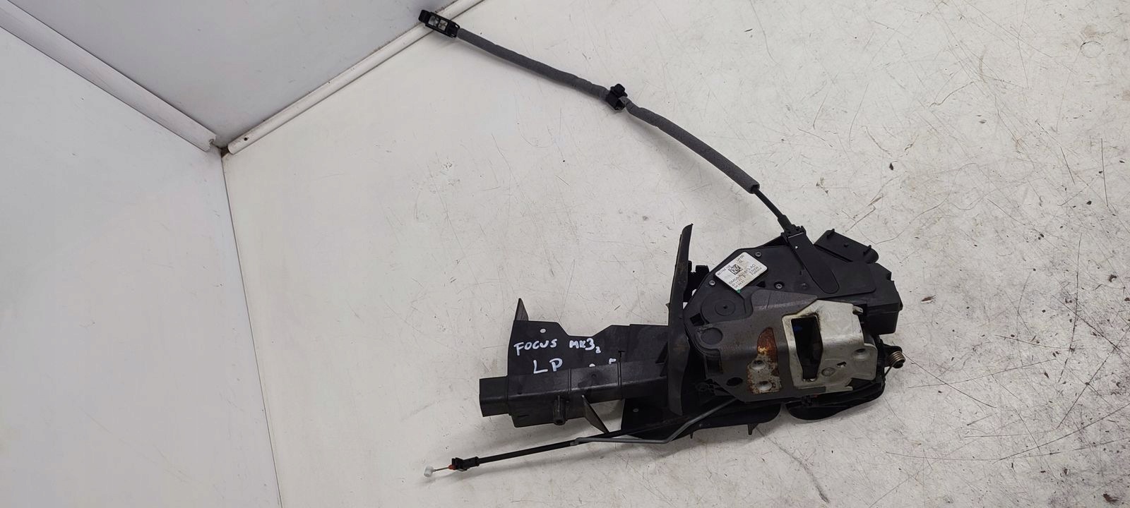 lock door front front left Ford Focus MK3