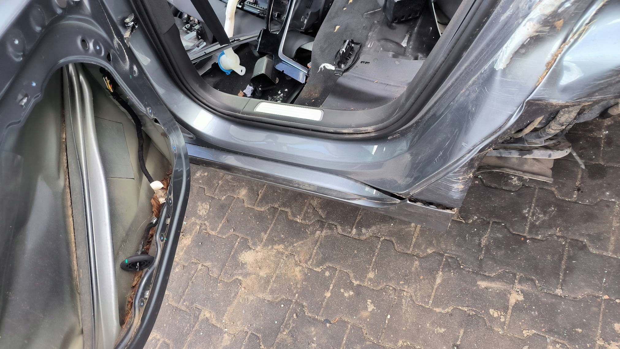 práh levý sloupek VOLVO S90