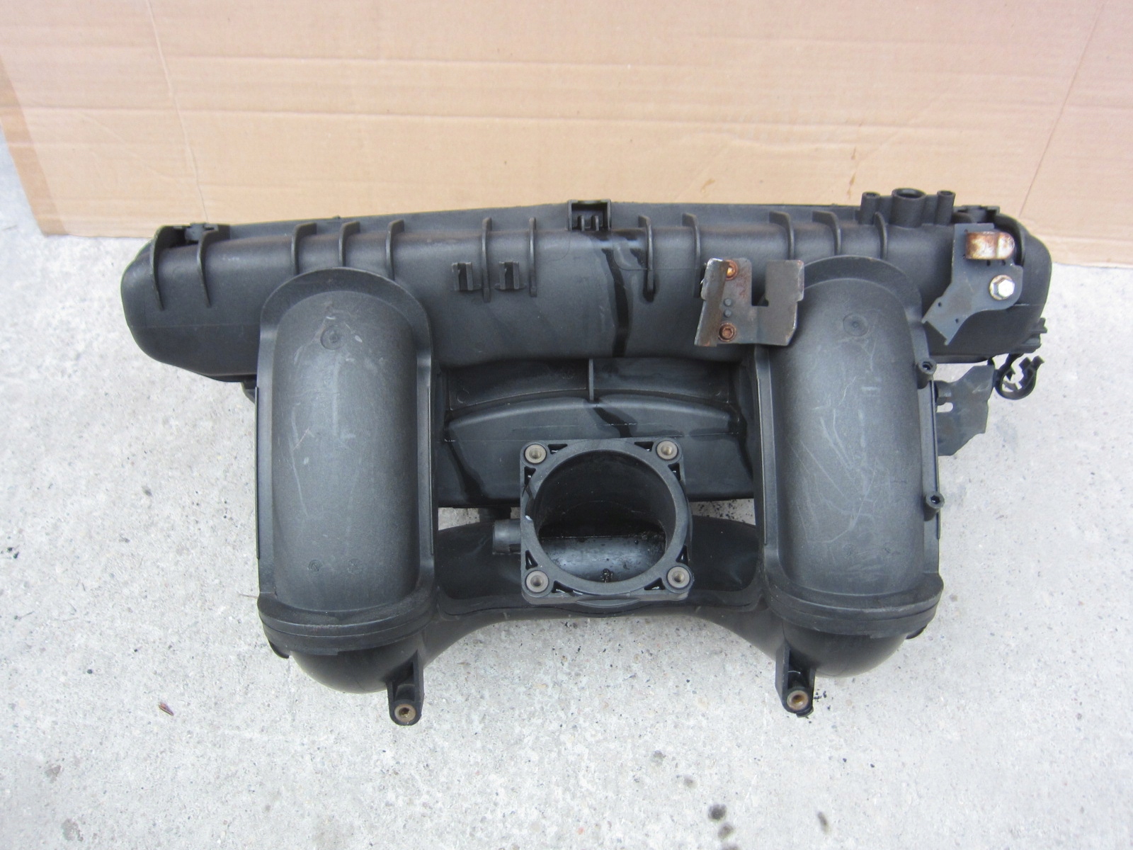 BMW 3 E90 5 E60 X3 E83 N52B30 intake manifold 7520367 330i 530i