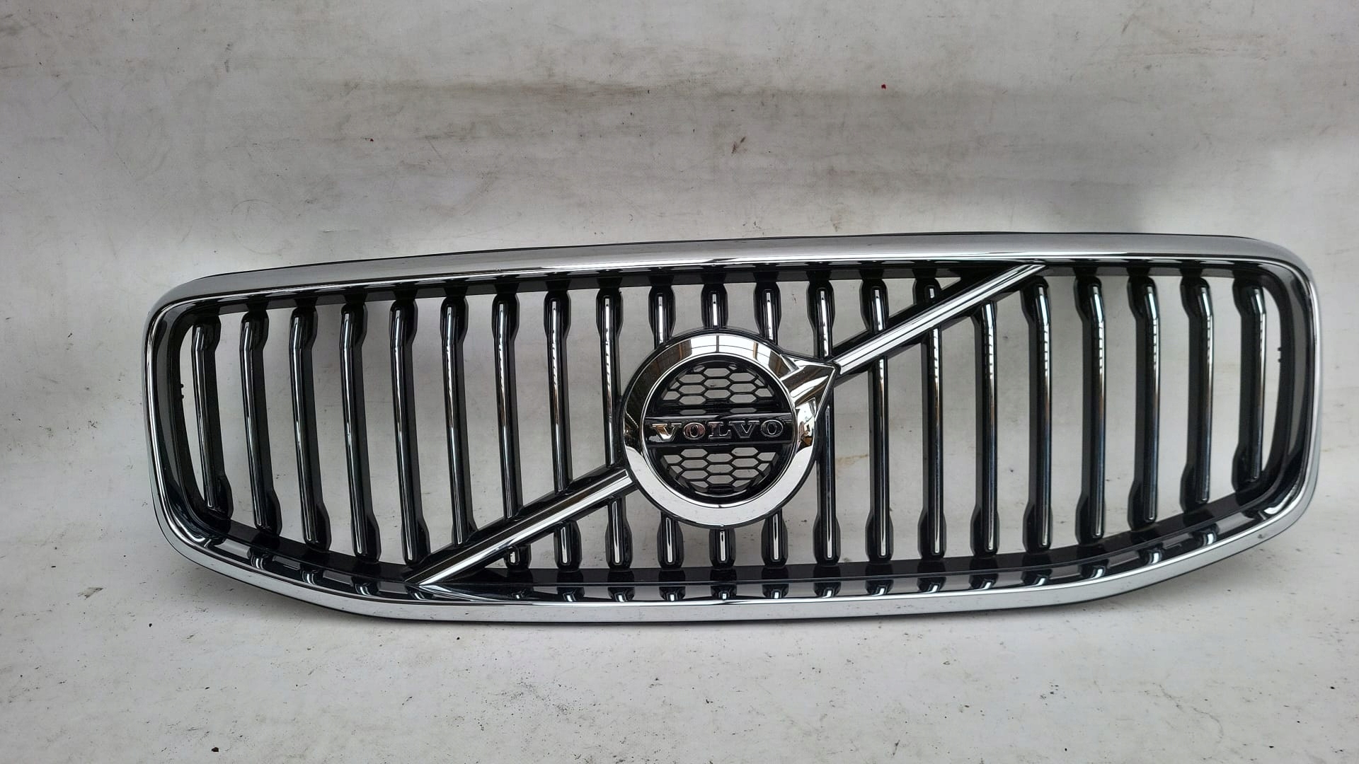 VOLVO XC60 II 17- grill grille radiator 31425539