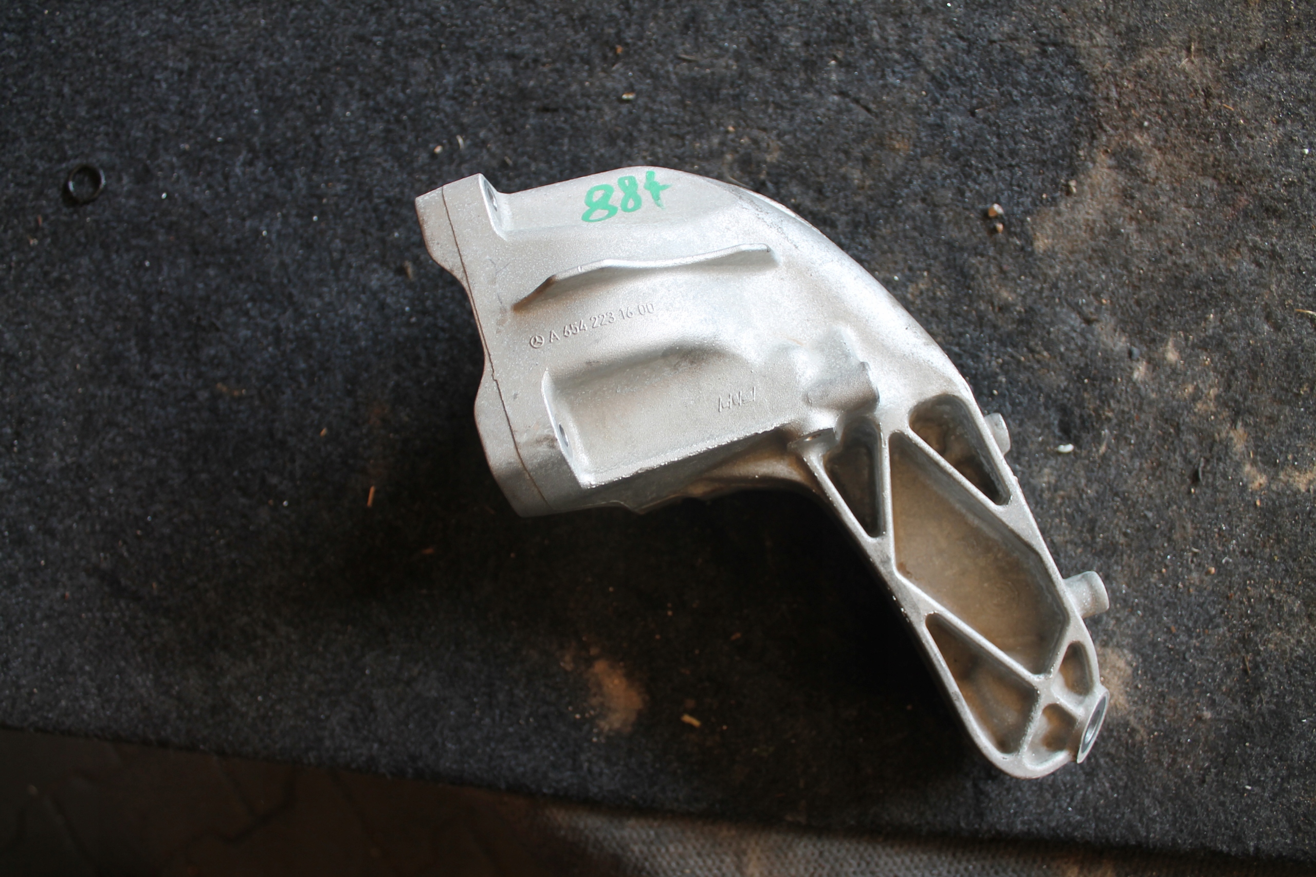 884. support MERCEDES A6542231600