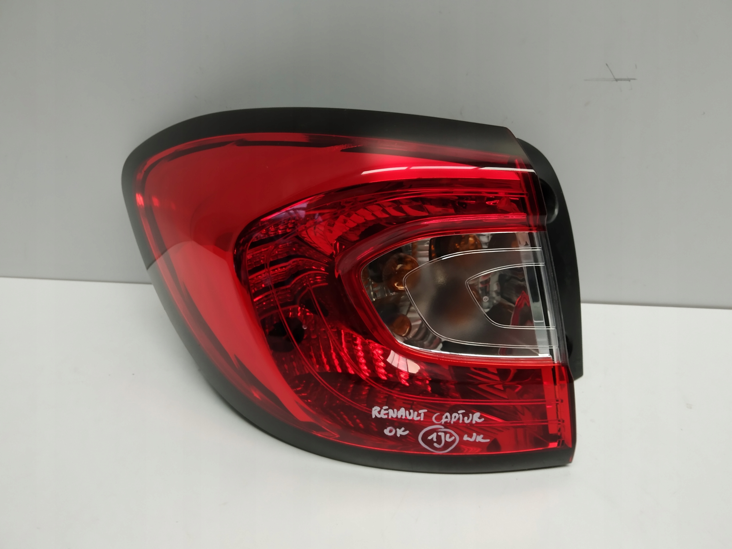 13- Renault Captur and light wklad rear part left original