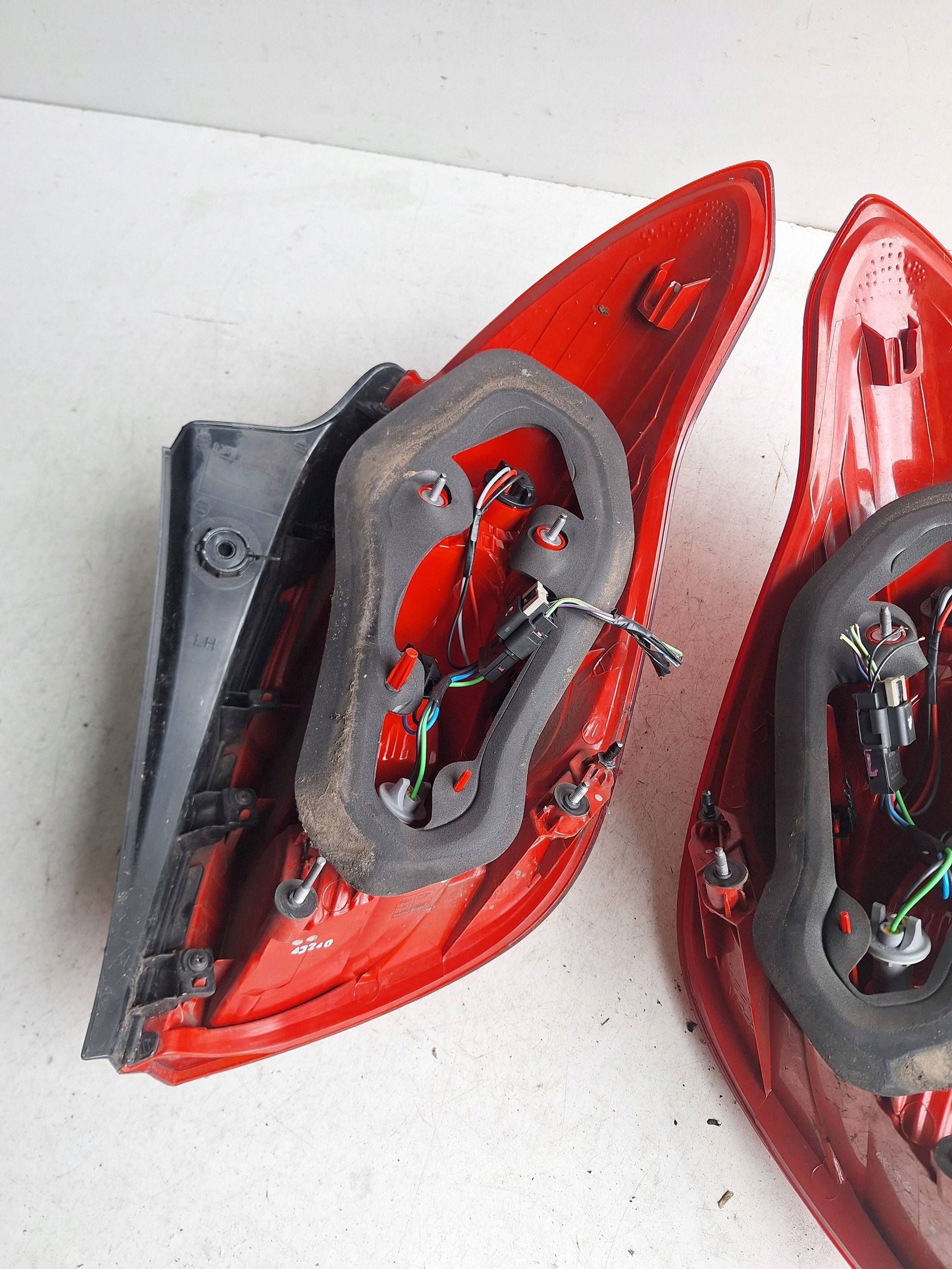 OPEL MOKKA 12-16 light rear part left