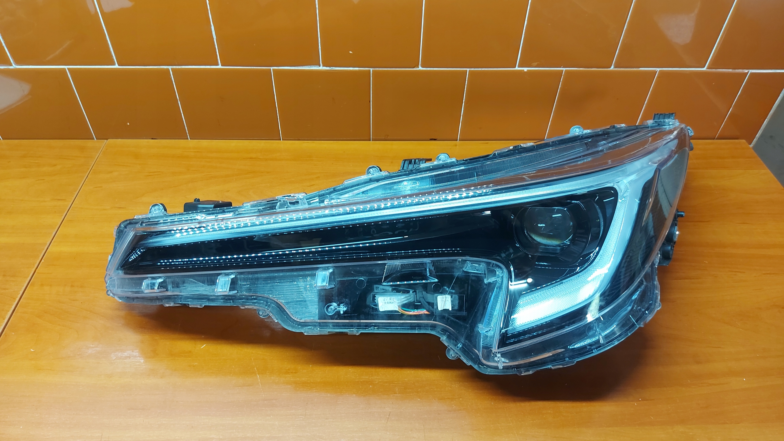 REFLEKTOR light left left front TOYOTA COROLLA E21 KOMBI HB 23- LIFT