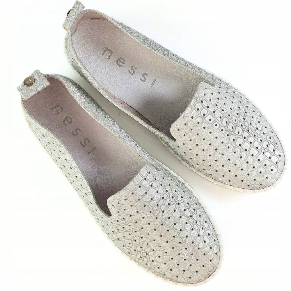 NESSI 18390 miękkie mokasyny slip on srebrne ze wzorem skóra rozmiar 39 EAN (GTIN) 5903392409541