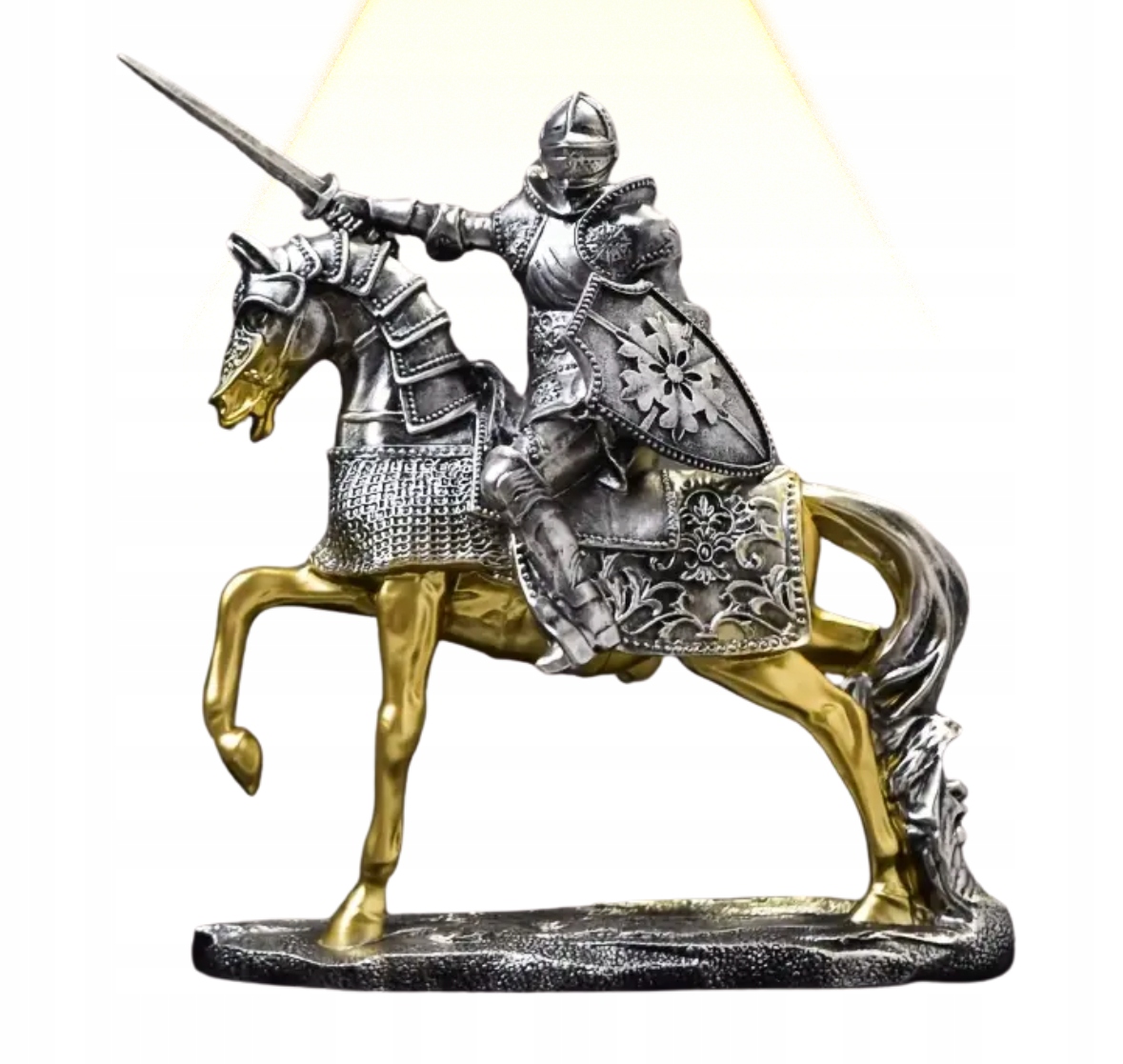 Rytier Na Koni Figúrka Elegantná Socha Zo Živice Pre Zberateľov