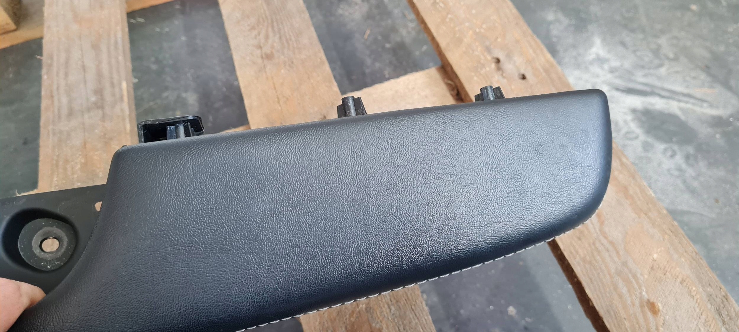 Chrysler Pacifica 2022 armrest side BOCZKA right front leather