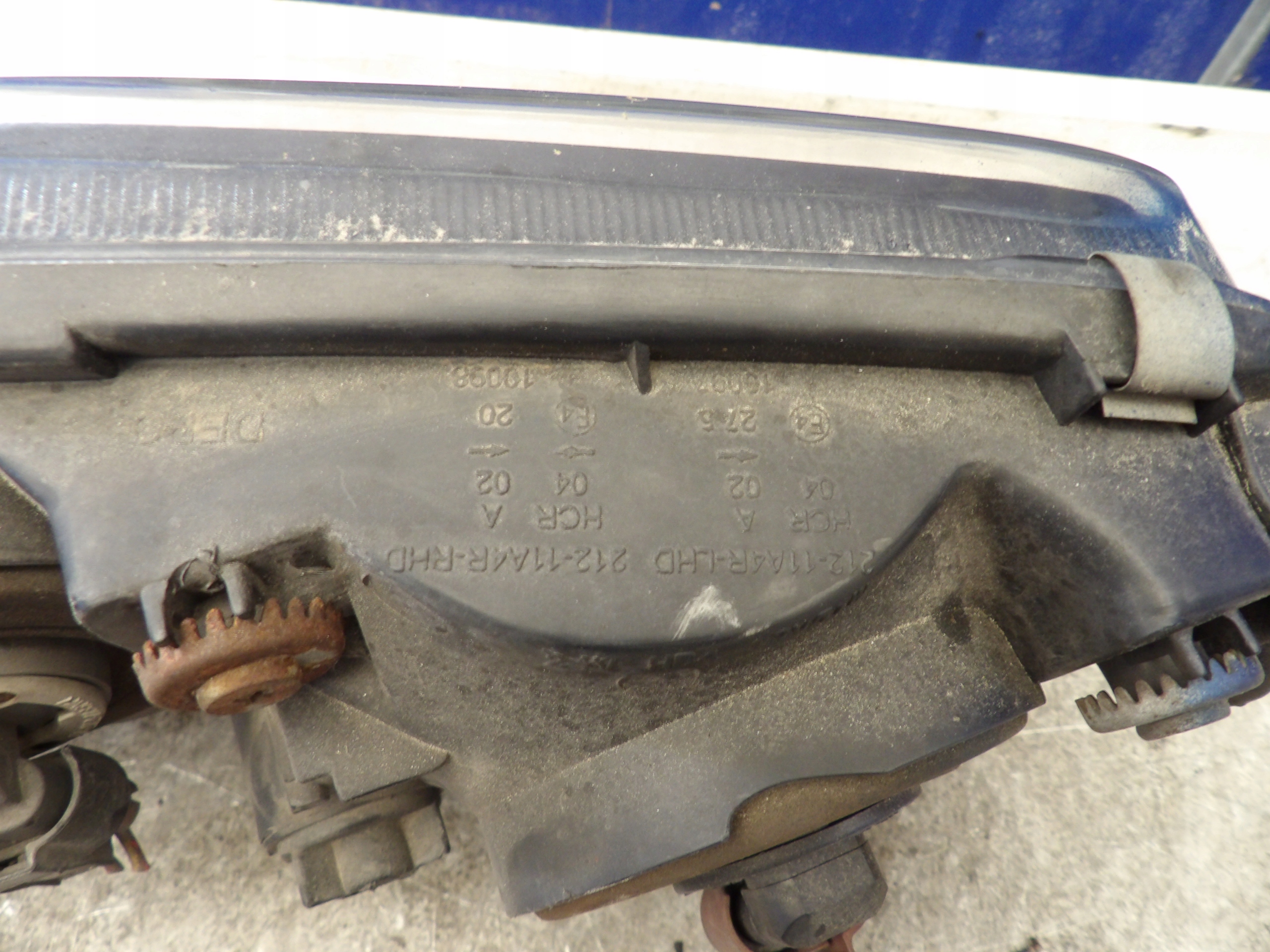 Toyota Corolla VIII E11 light front right