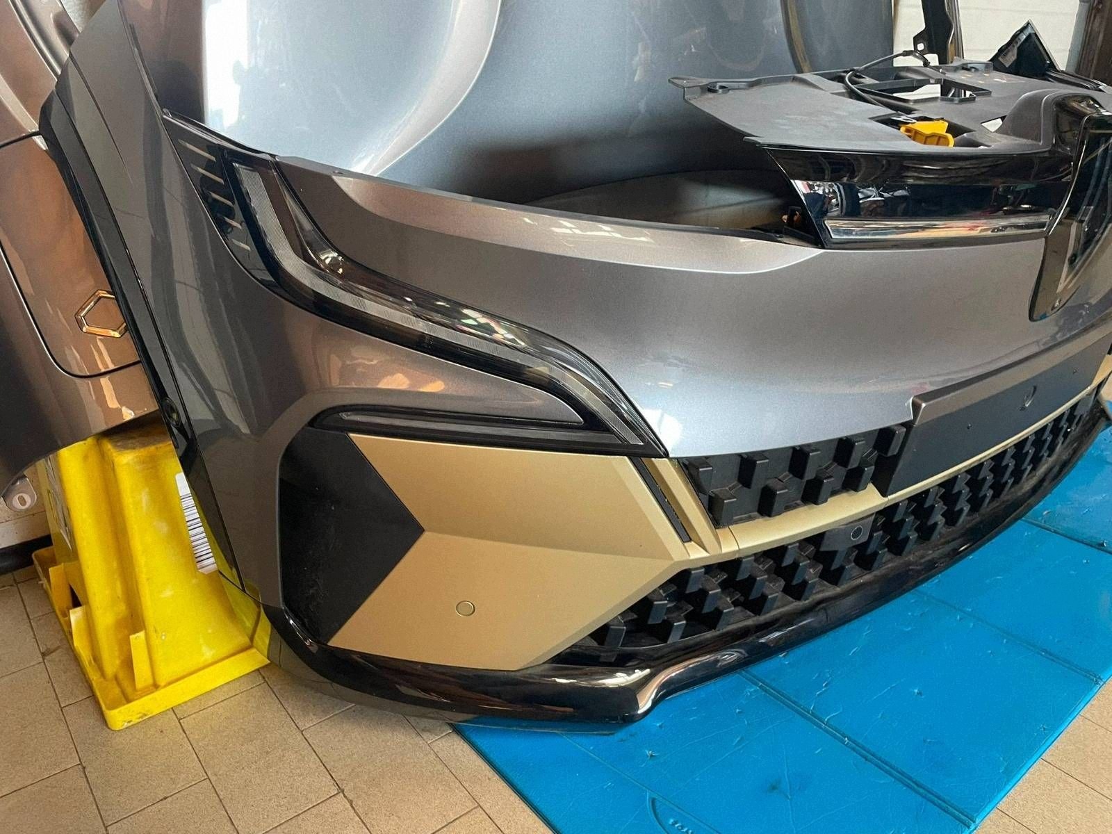 front KPL. bumper REFLEKTOR fender radiator RENAULT MEGANE V as new