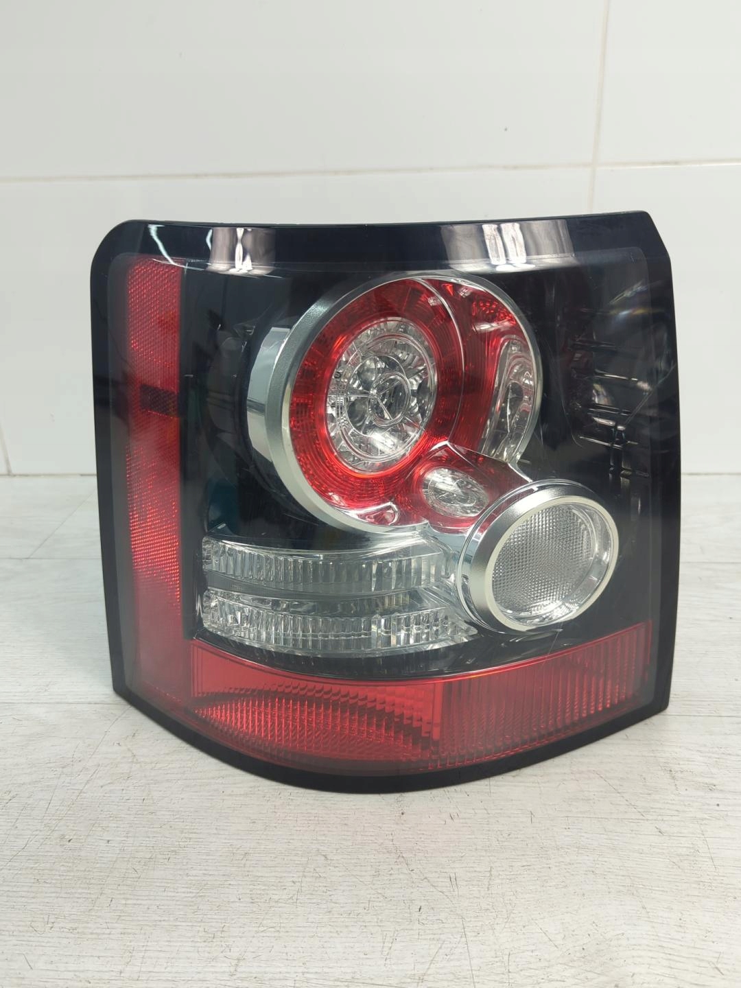 фонарь левый A056008 LAND Range Rover Sport D07LB