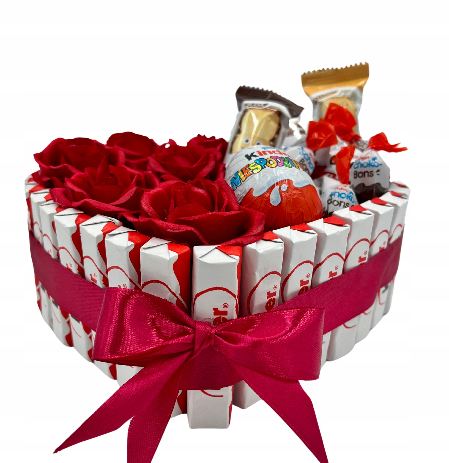 Levně Dort ze sladkostí Kinder srdce s růžemi pro ni k narozeninám, ke Dni žen