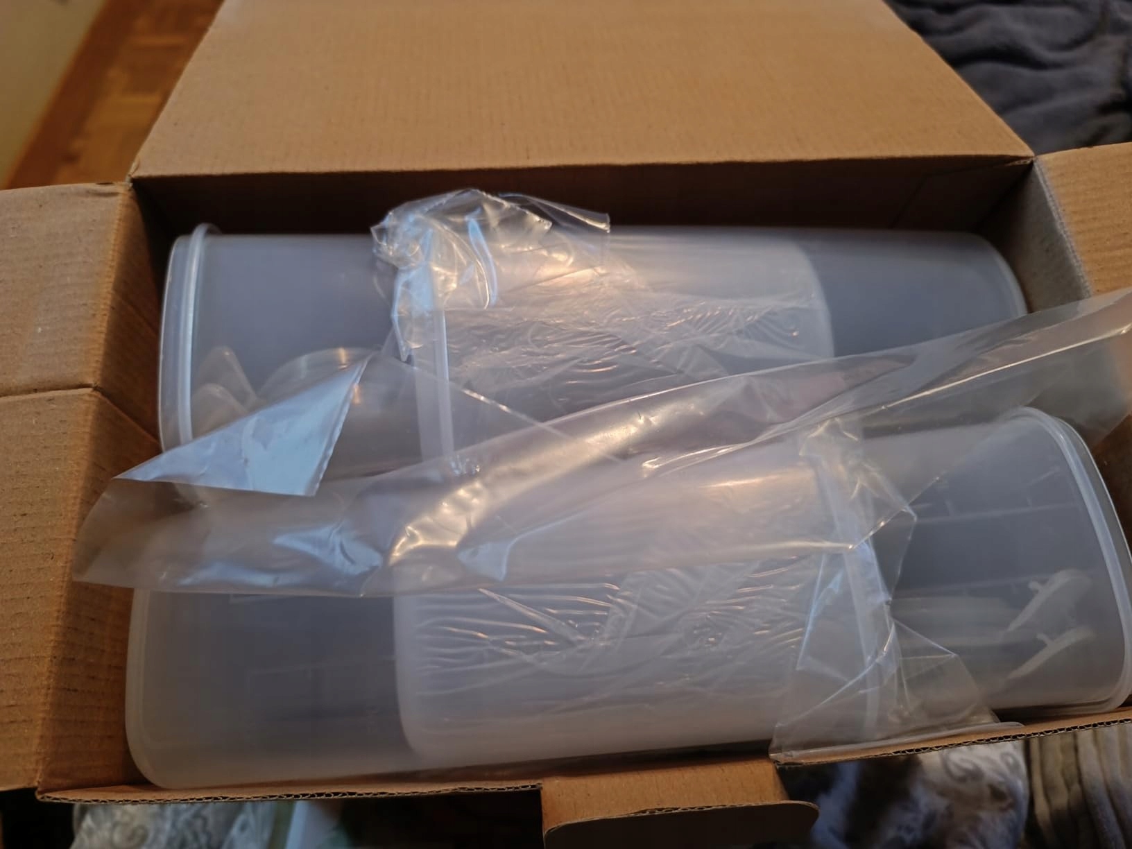 x4 POJEMNIKI HERMETYCZNE NA ZYWNOSC PLASTIKOWE PUDEŁKA SZCZELNE ZESTAW 4L Materiał wykonania tworzywo sztuczne