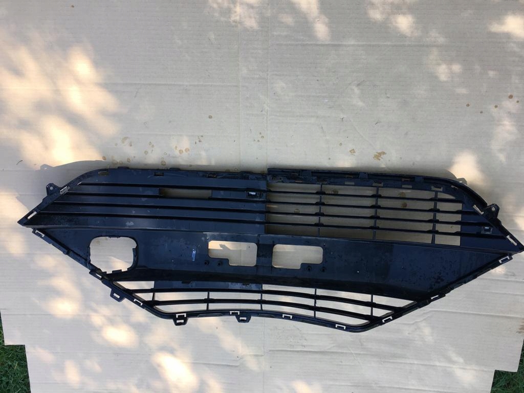 grid grille of a bumper front TOYOTA AYGO II 18