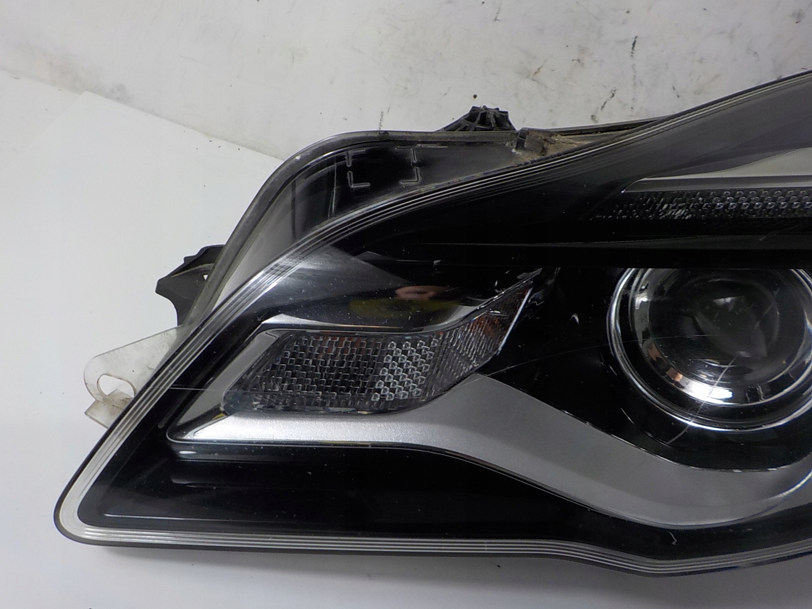 OPEL INSIGNIA A LIFT light left front front UK