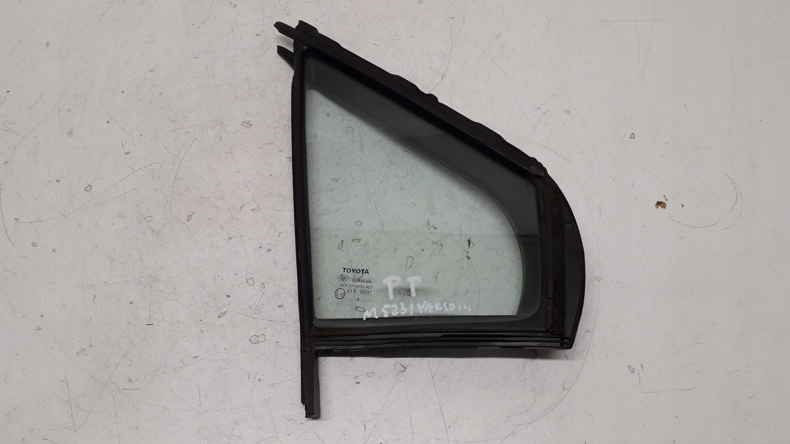 TOYOTA YARIS 3 III 11- SZYBA PRAWY PRZÓD MAŁA ..6