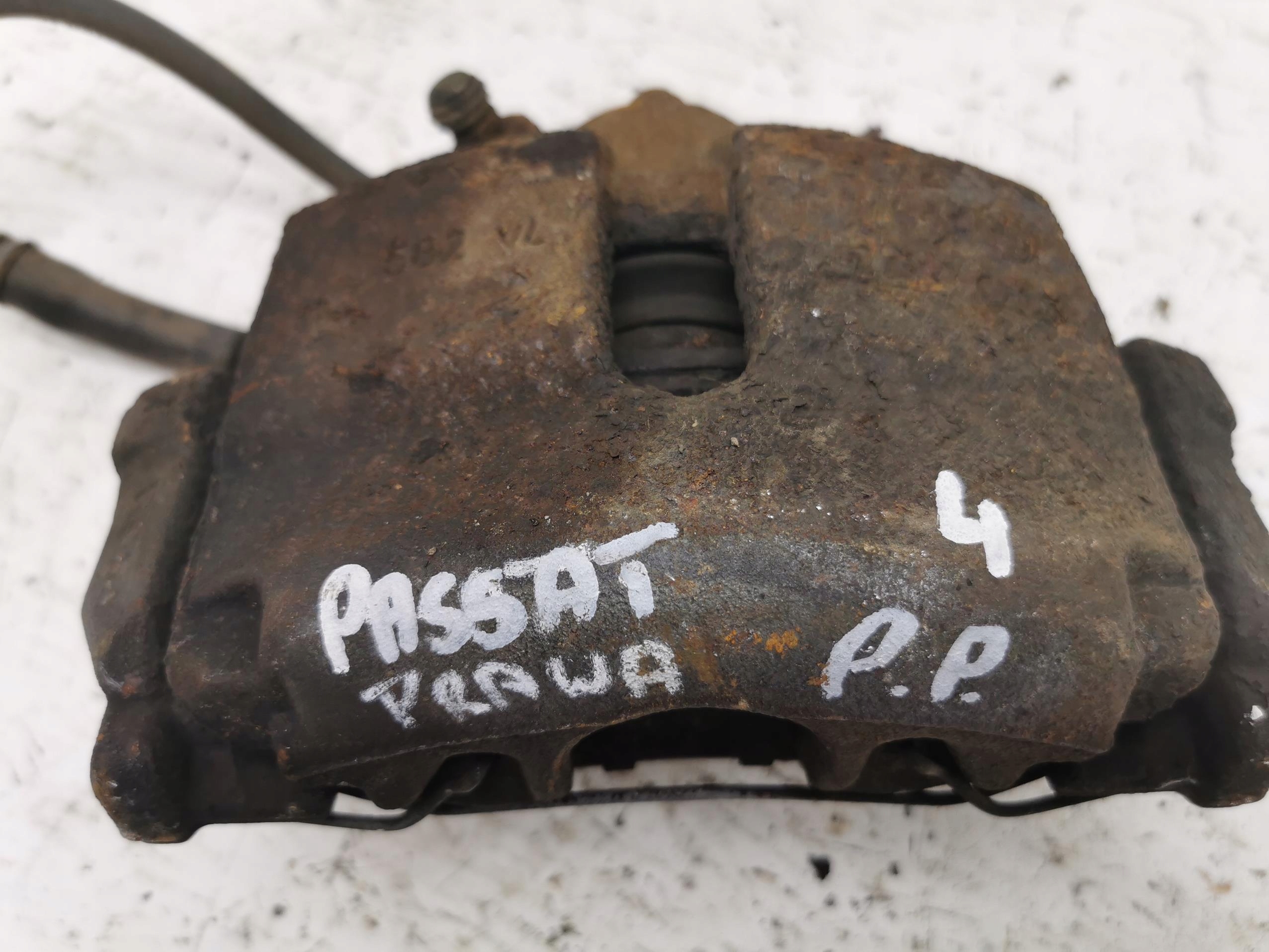 třmen brzdový pravý předek VW PASSAT CC 09-16